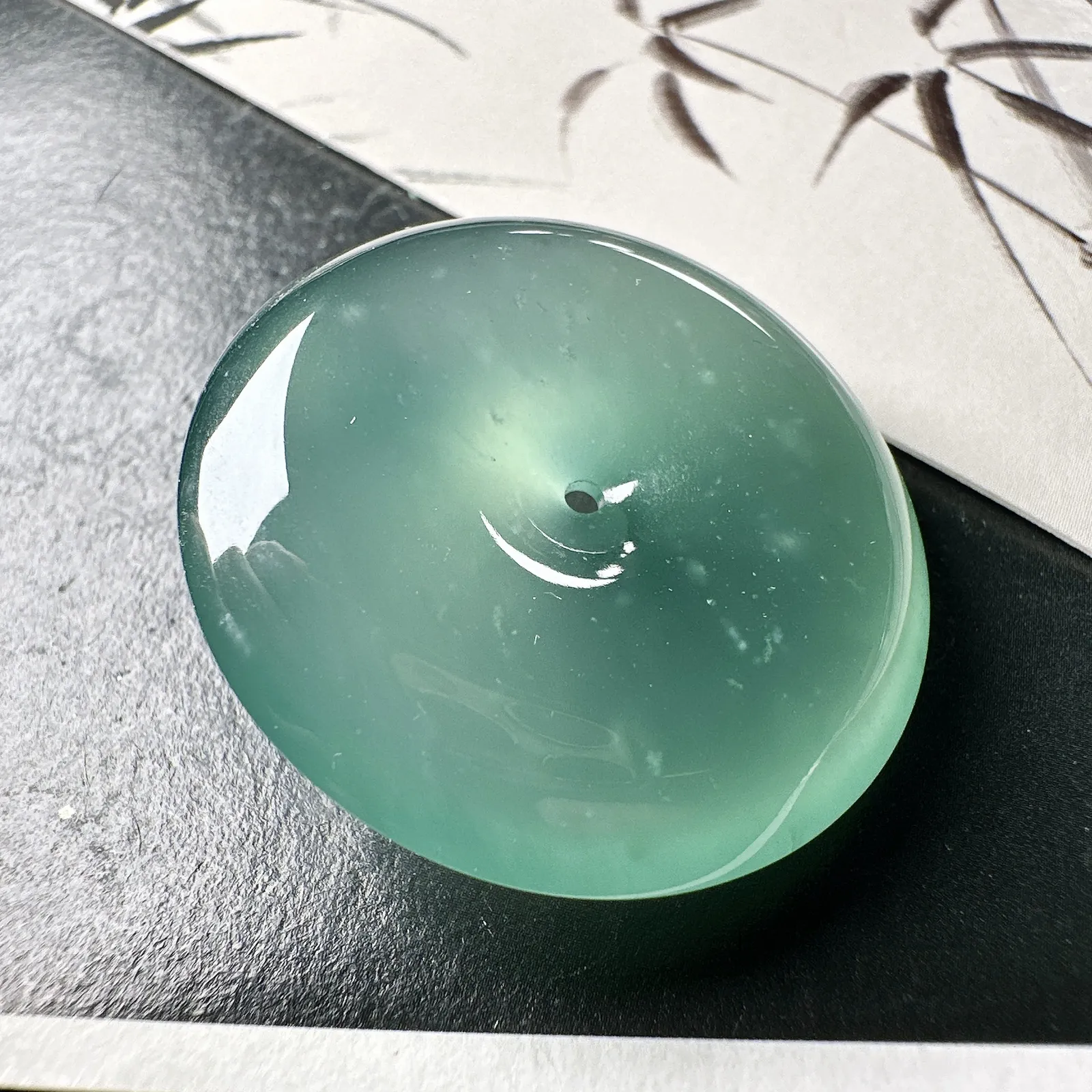 【冰种平安大扣】飘雪花棉，质地细腻，品质很好，冰感十足，胶感明显，收藏品质