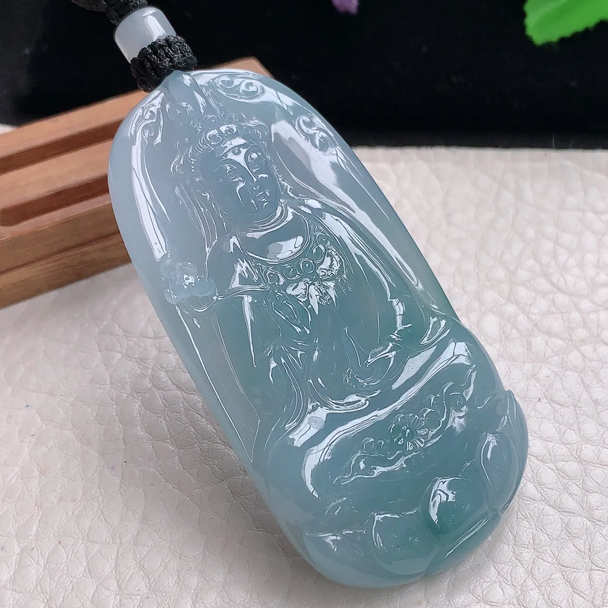 yl自然光68*38.3*7.3天然缅甸翡翠冰透蓝紫大势至观音菩萨吊坠生肖守护神项坠
