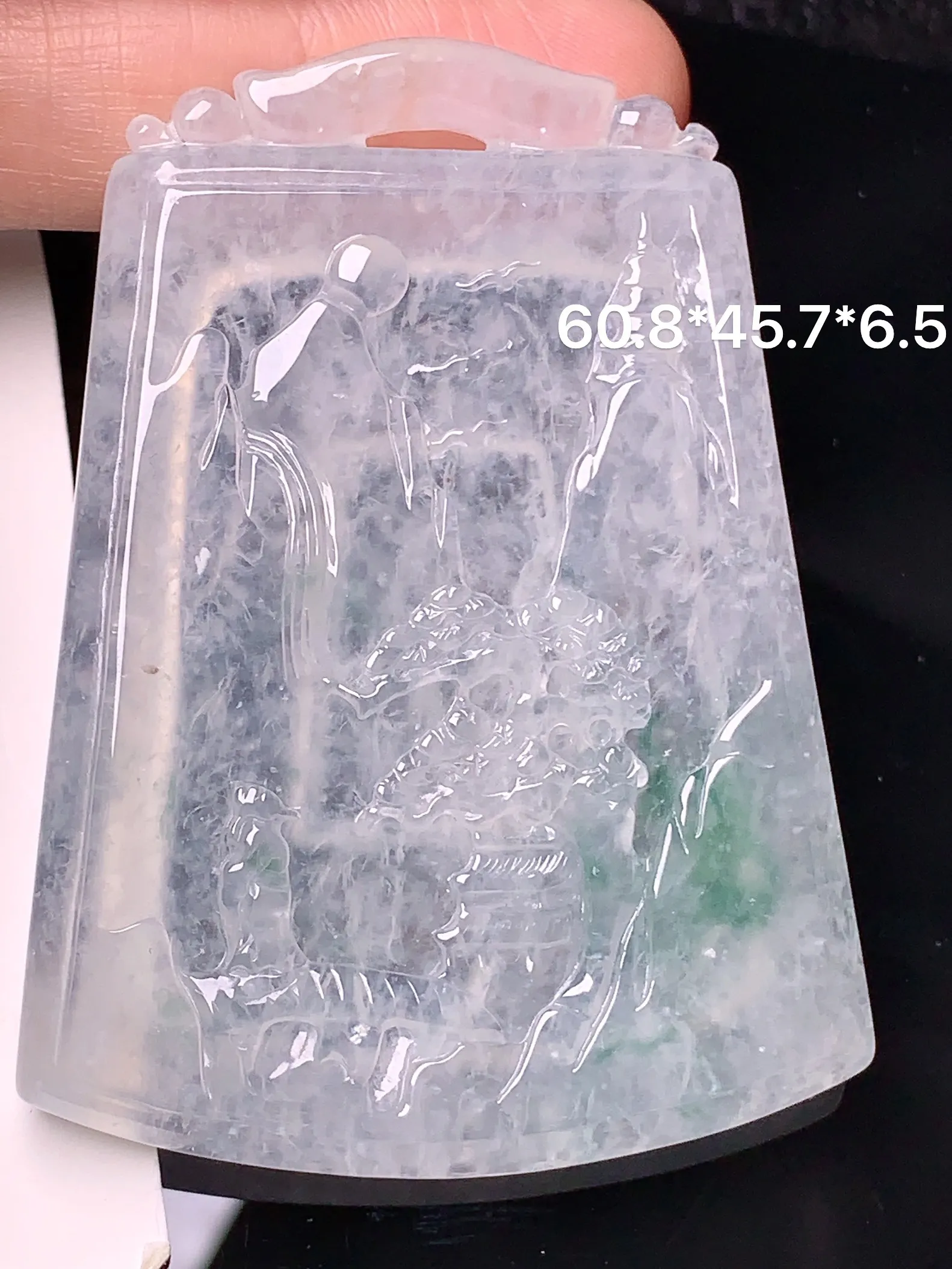 冰种山水牌吊坠 玉质细腻 色泽艳丽清新 整体尺寸60.8*45.7*6.5