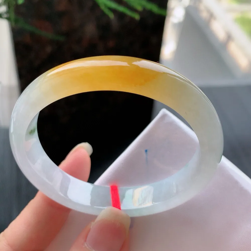 贵妃冰黄翡飘花  无瑕 尺寸:55.1/46.5/11.5/7.2 种色兼备