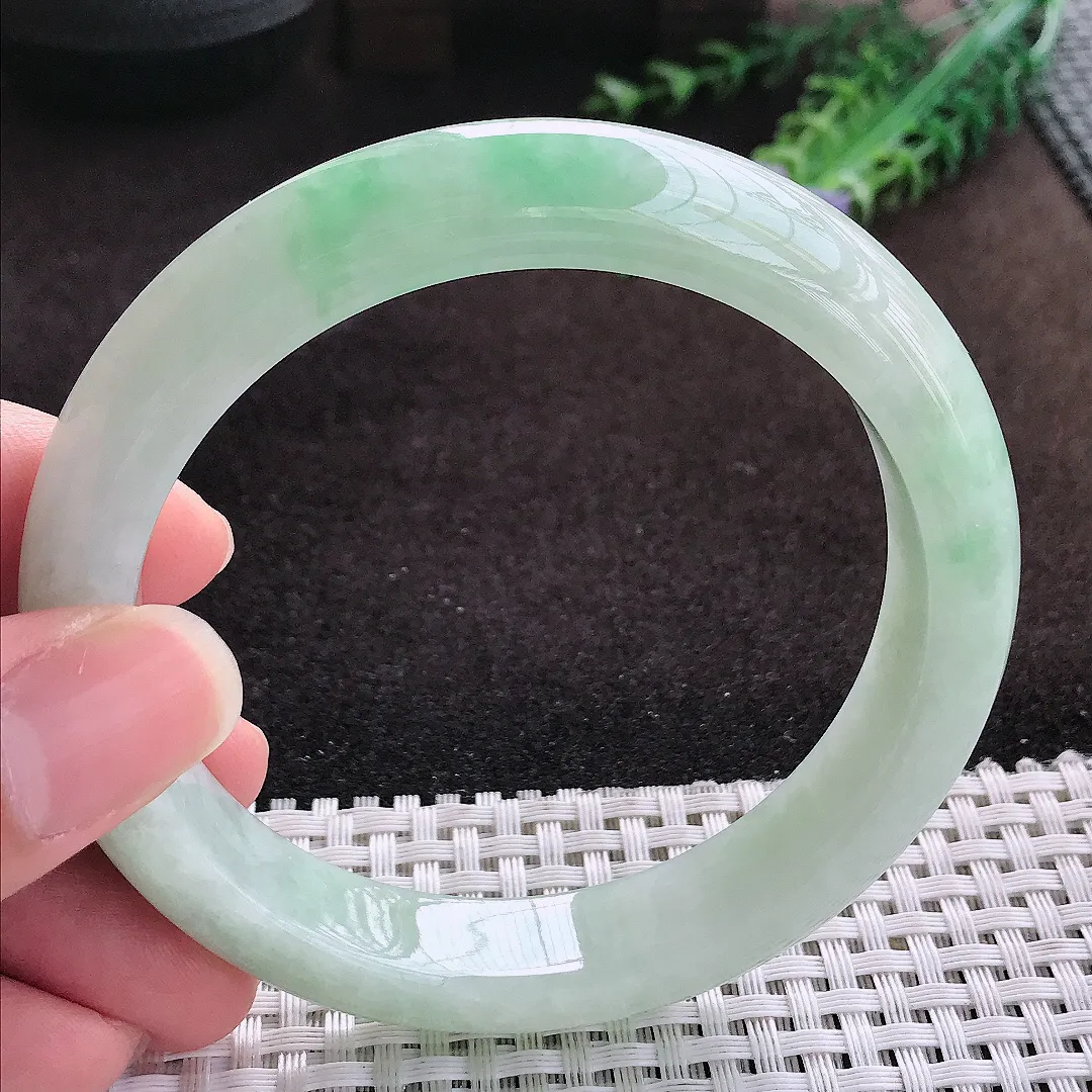 自然光62/13/9.2大圈口老坑秀气温润飘绿手镯宽边翡翠玉镯手环