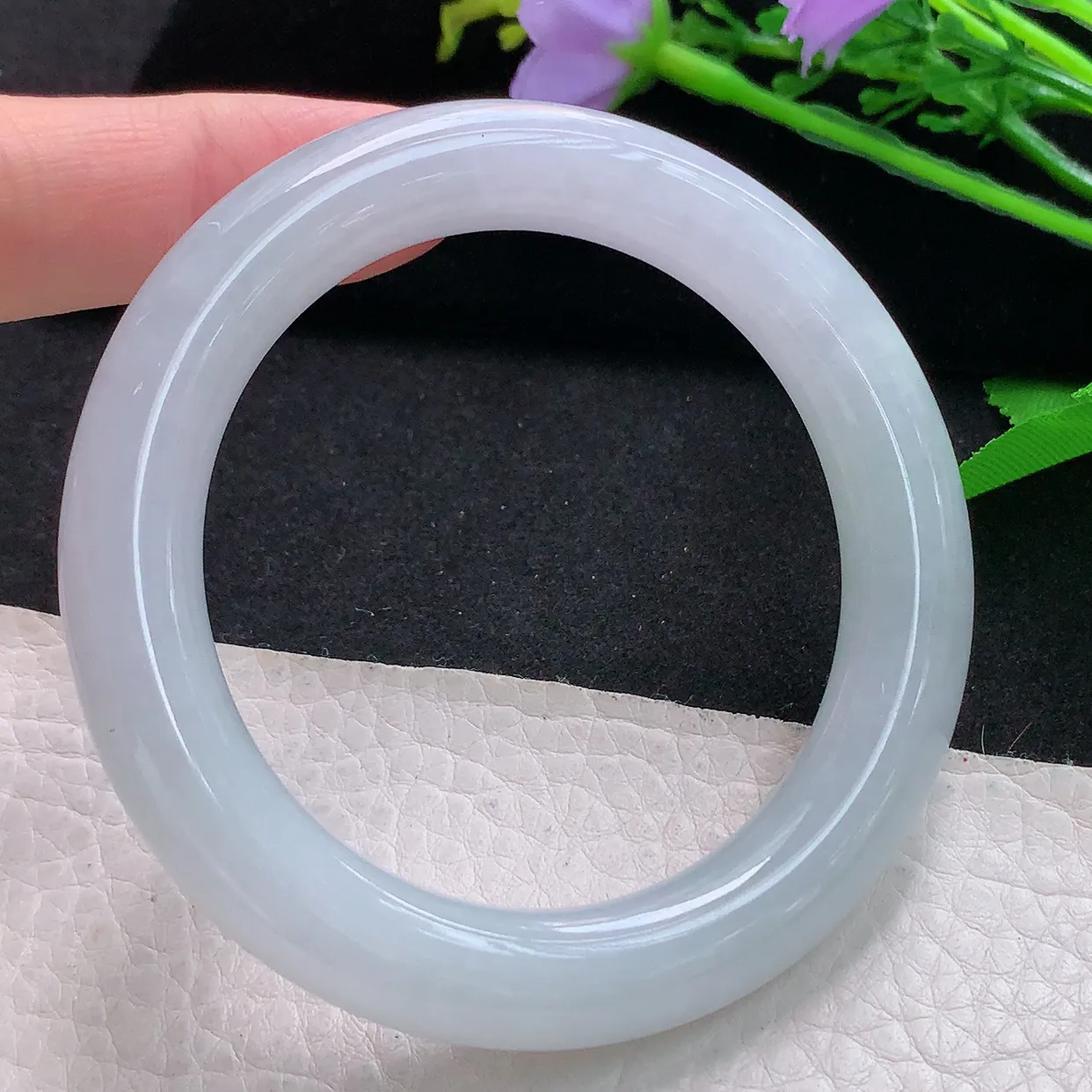 xh自然光54*10.2*10.5美人镯 天然缅甸翡翠冰润白月光圆条珠宝玉手镯