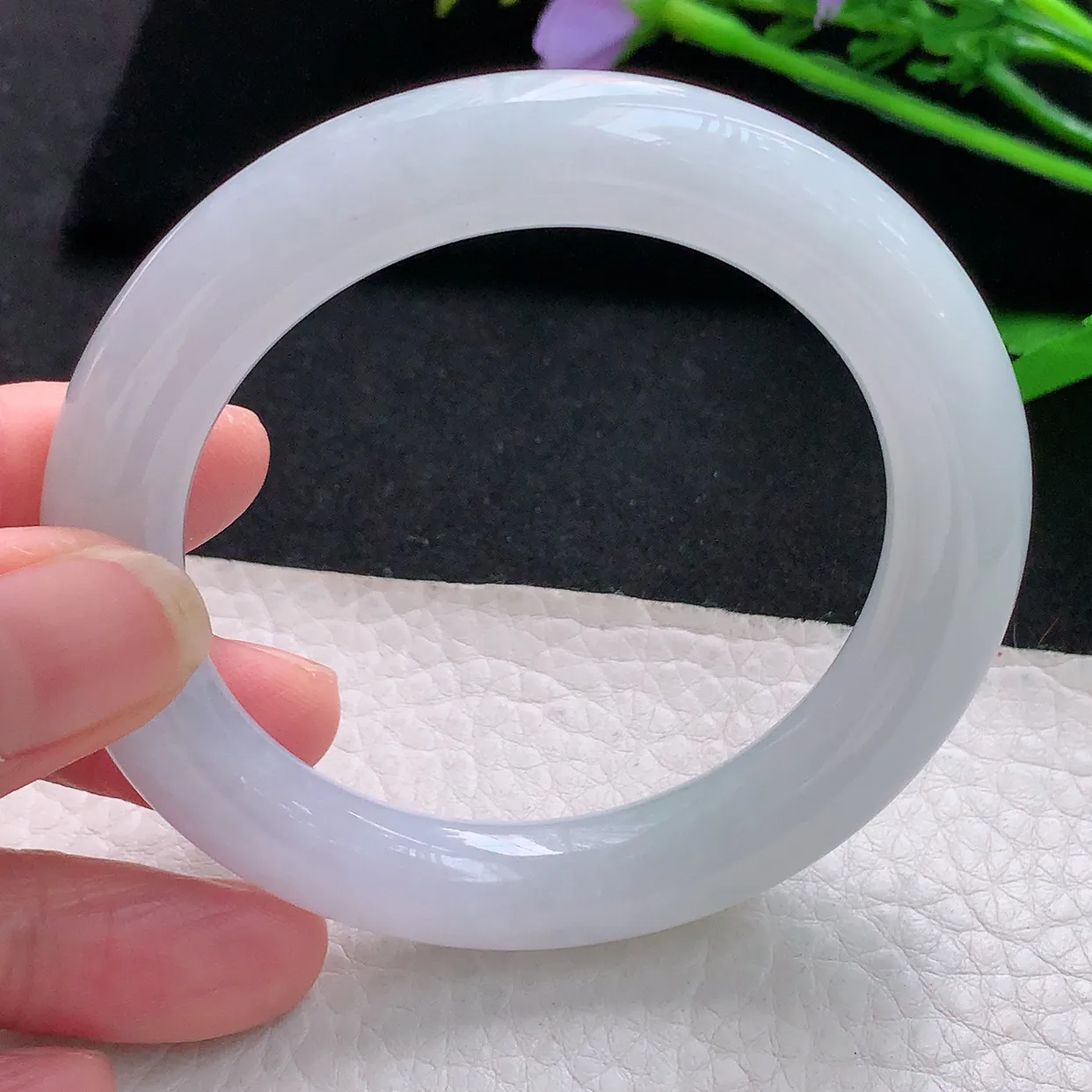 xh自然光54*10.2*10.5美人镯 天然缅甸翡翠冰润白月光圆条珠宝玉手镯