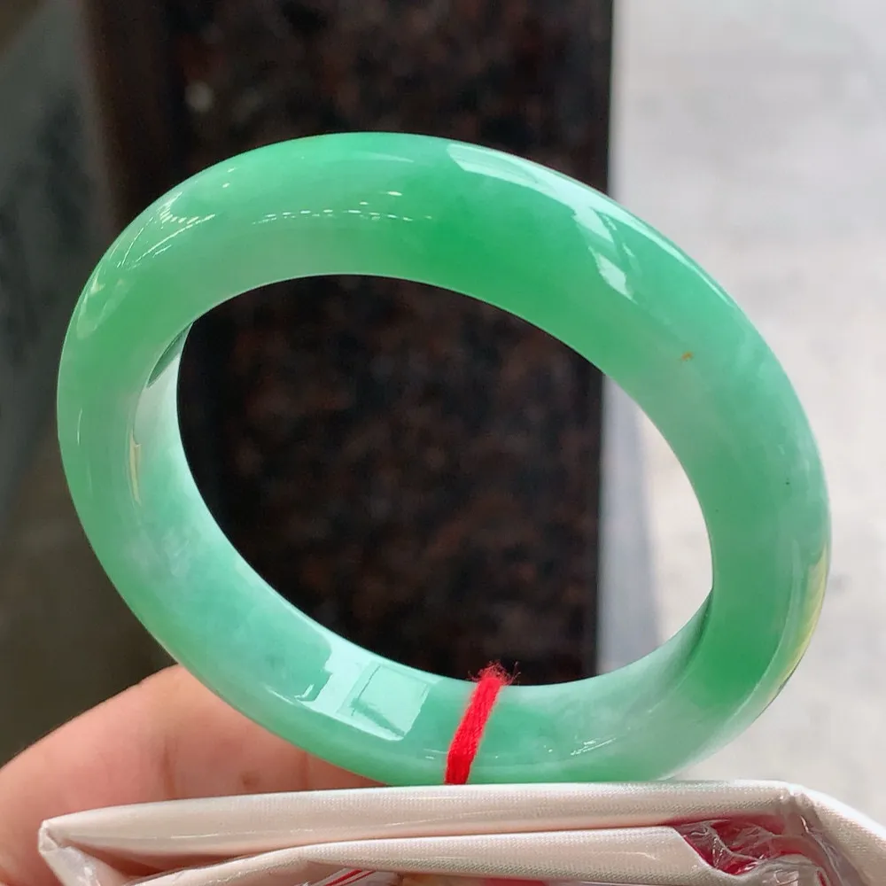 正圈满色翠绿 无瑕 尺寸:55.4/11.8/9.5 色好