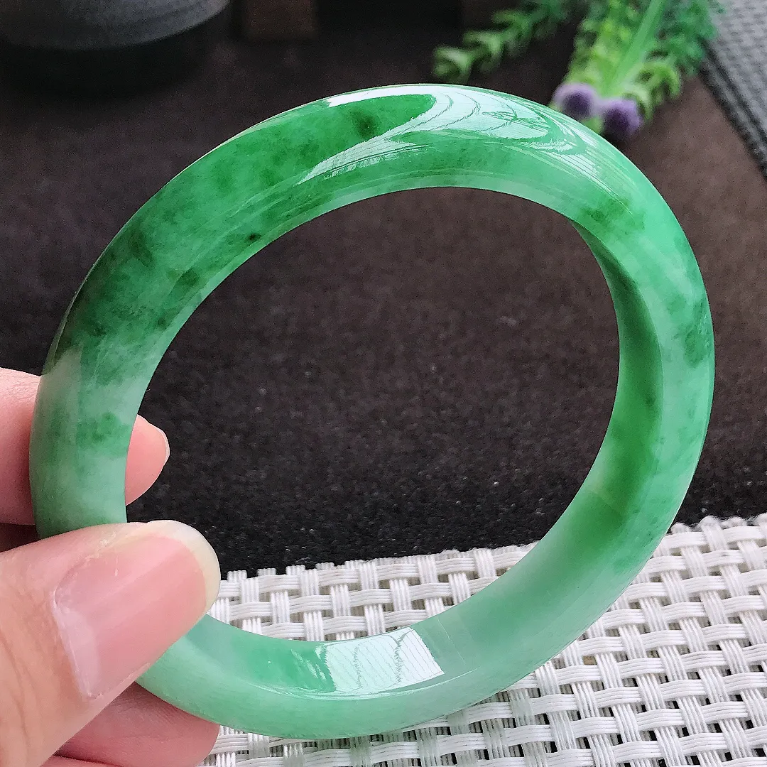 自然光62/12/8.8老坑精美温润满绿辣绿手镯宽边大圈口翡翠玉镯手环