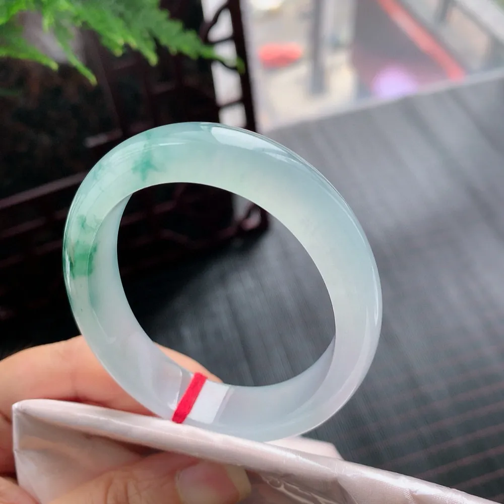 贵妃高冰飘花 无瑕 尺寸:56.1/48.2/13.2/8.2 花美 种水好