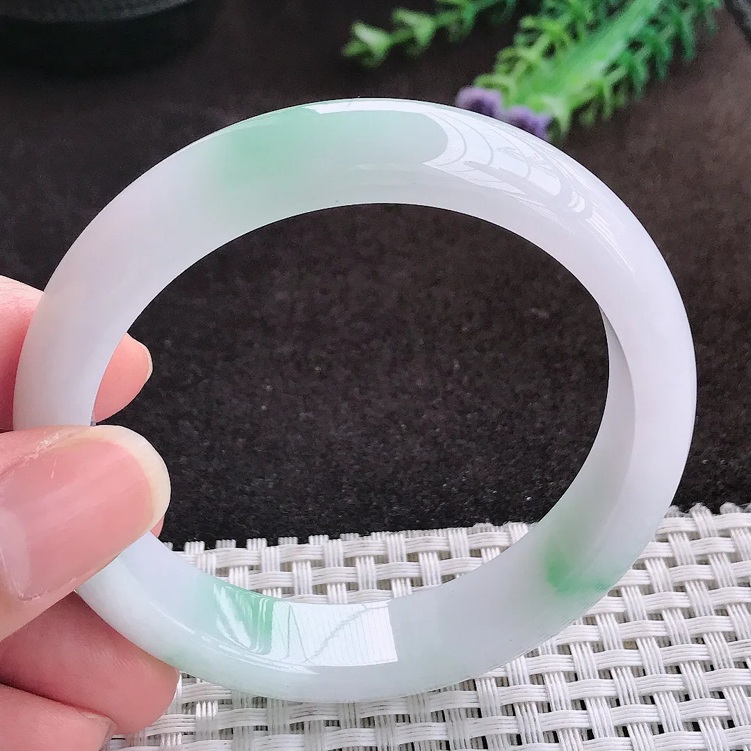 自然光56.5/12.6/8.1老坑冰润起胶白底青飘绿手镯宽边翡翠玉镯手环