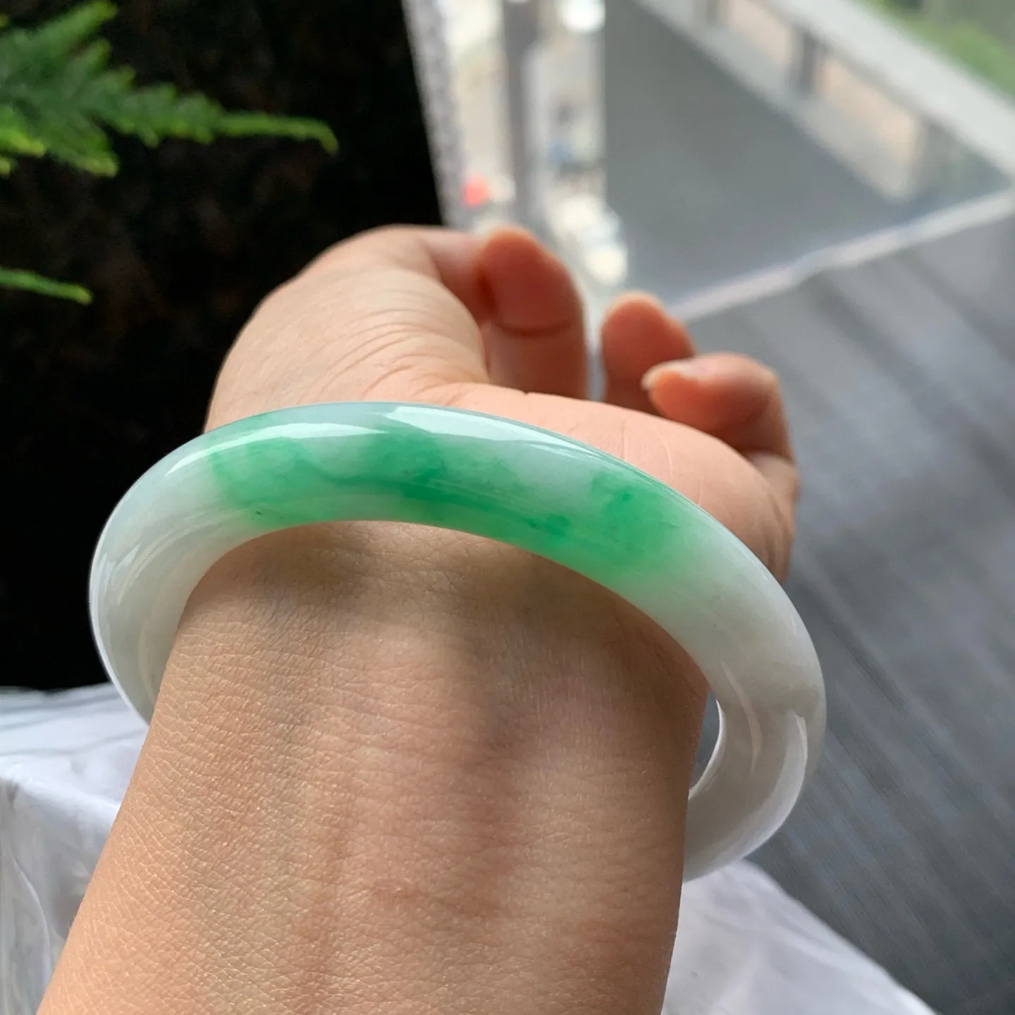 圆条冰糯阳绿 无瑕 尺寸:54.2/9.5/9.9 色好