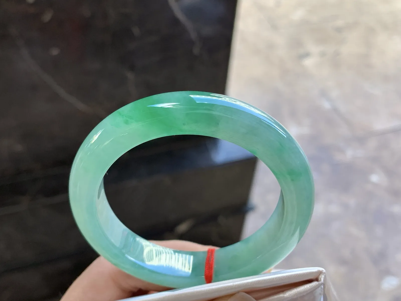 54-12.2-9.2

阳绿色手镯^_^种水足