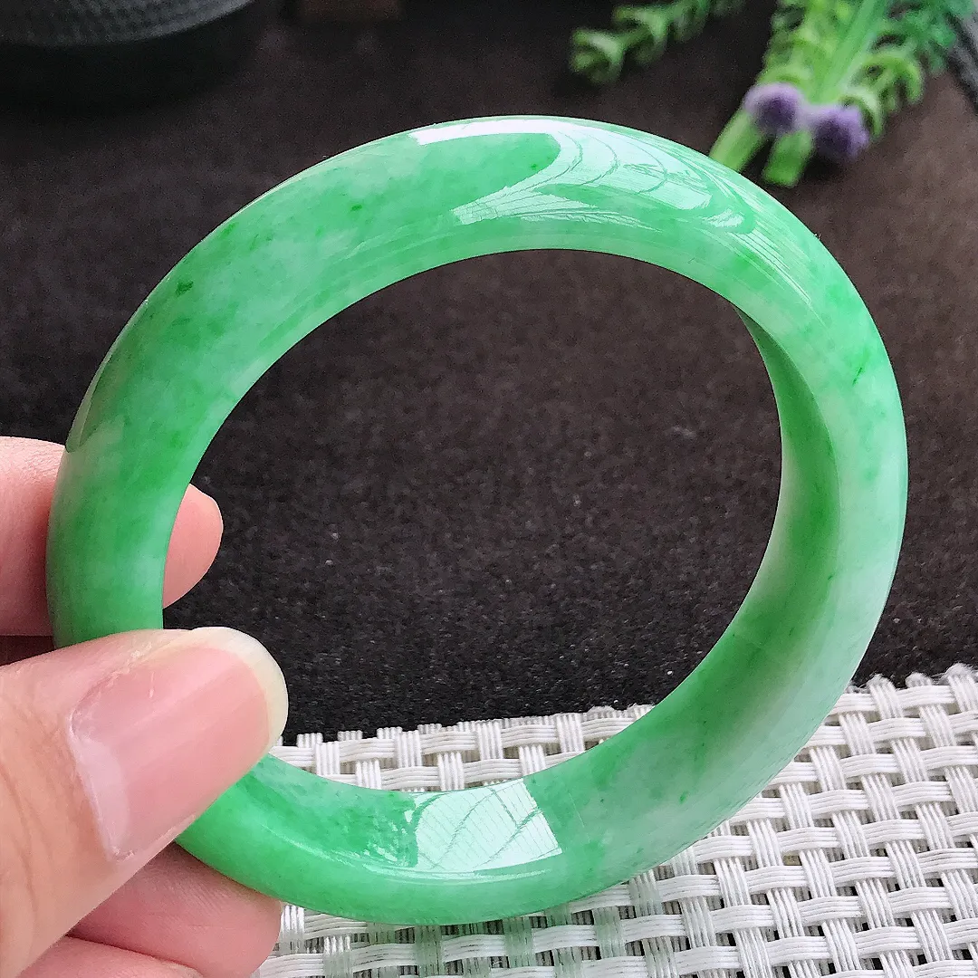 自然光57.5/13.7/8.6老坑精美温润满绿阳绿手镯宽边翡翠玉镯手环