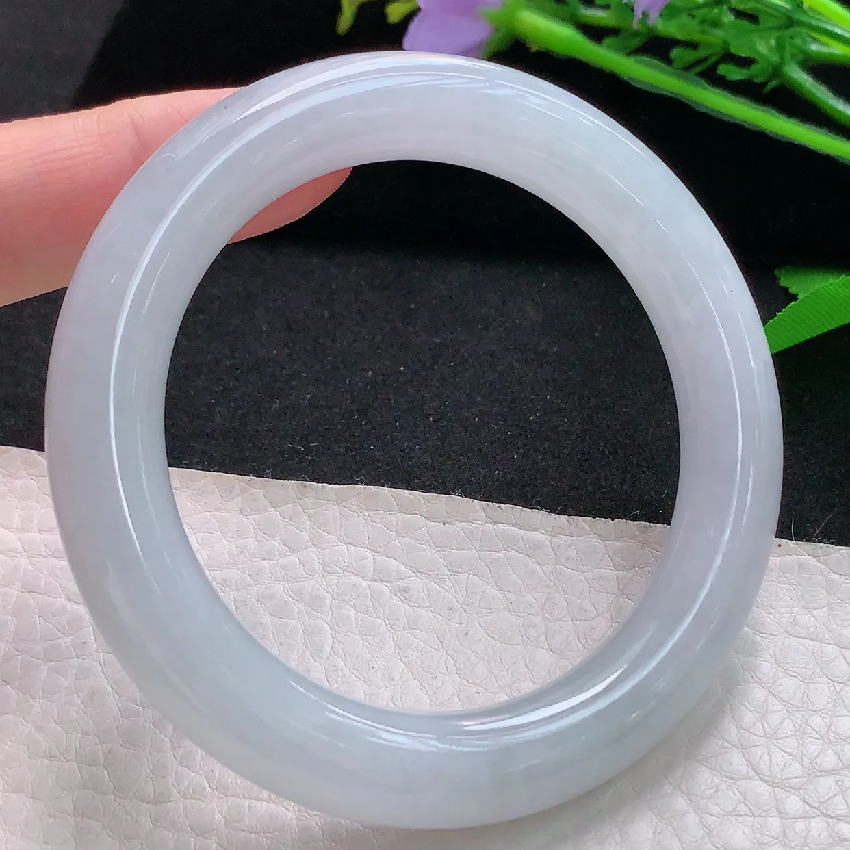 xh自然光54*10.2*10.5美人镯 天然缅甸翡翠冰润白月光圆条珠宝玉手镯