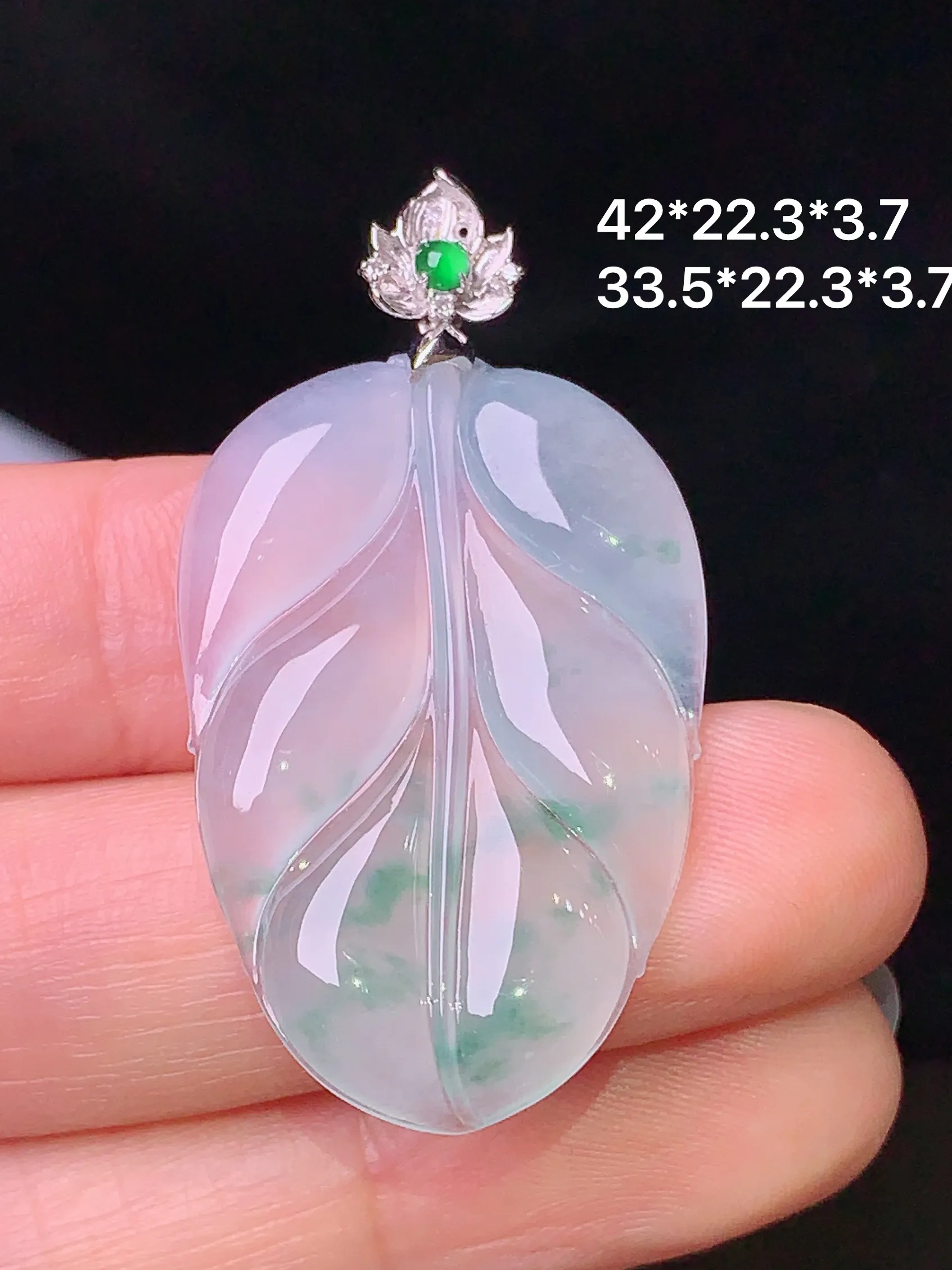 18k金钻镶嵌冰种树叶吊坠 玉质细腻 水润亮眼 色泽艳丽 整体尺寸42*22.3*3.7