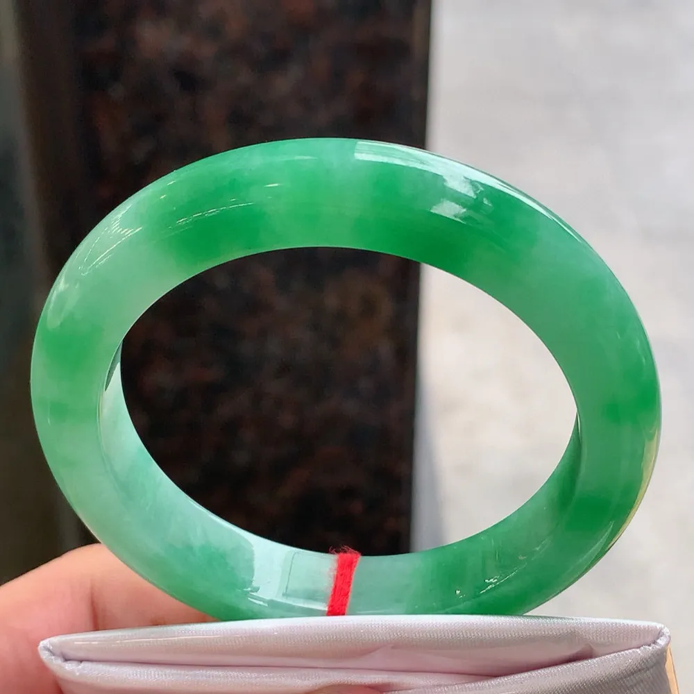 正圈满圈翠绿 无瑕 尺寸:57.4/11.4/9.4色好
