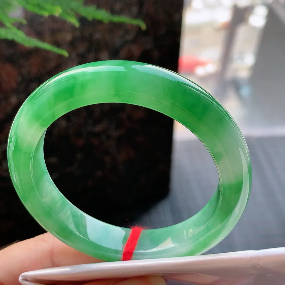 正圈高冰阳绿 无瑕 尺寸:54.8/12.2/8.9 种色俱佳🥰🥰