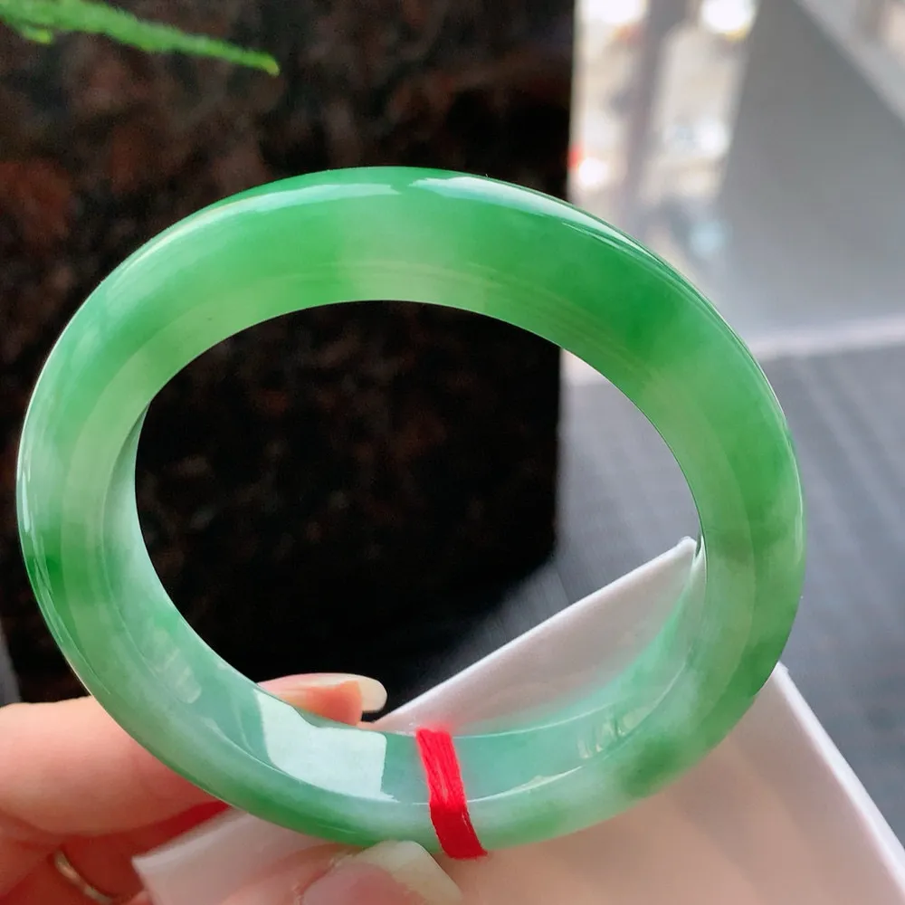 正圈冰糯阳绿 无瑕 尺寸:55.2/11.6/9 种色兼备