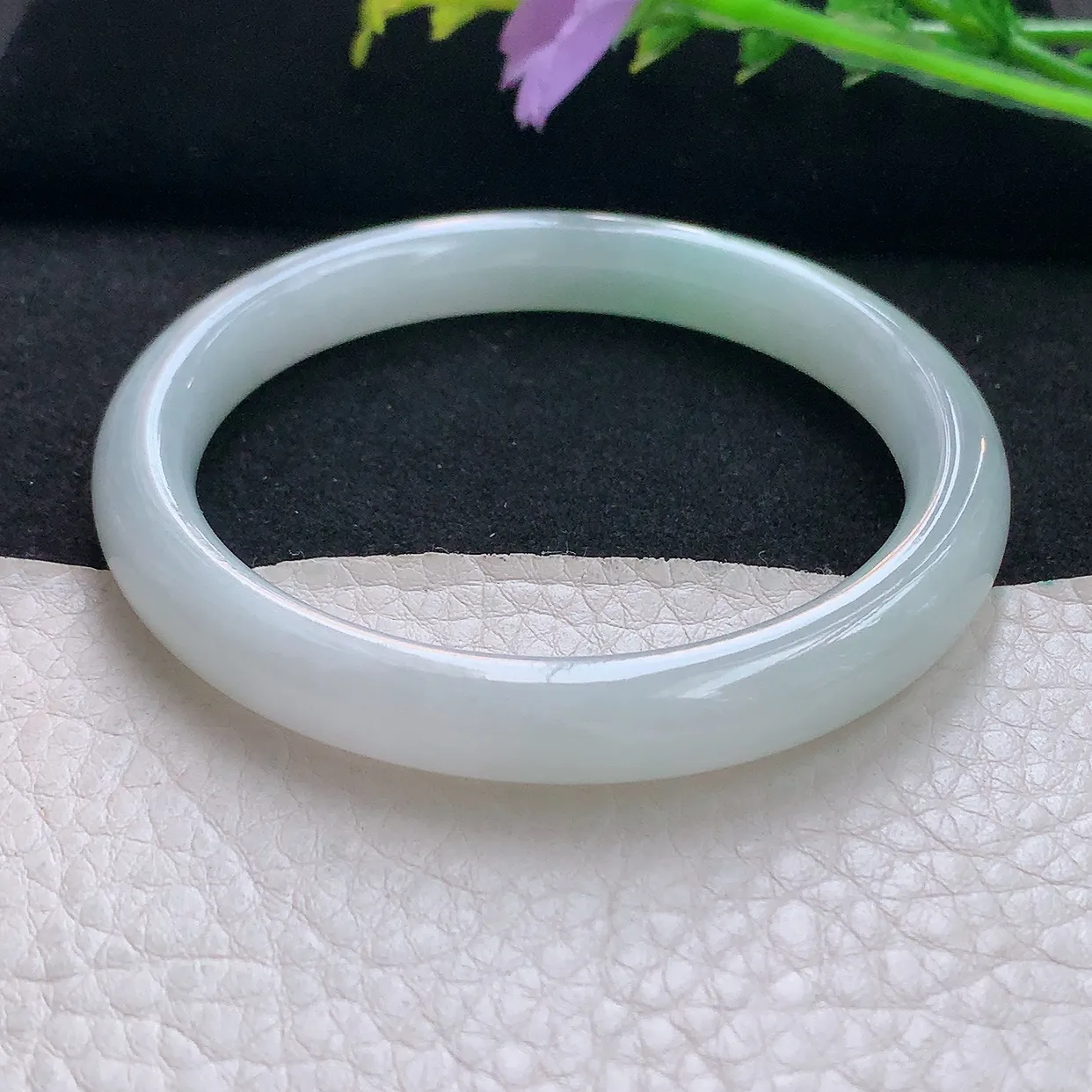 jm自然光57*9*7.8美人镯 天然缅甸翡翠清新秀气圆条珠宝玉手镯 美人镯