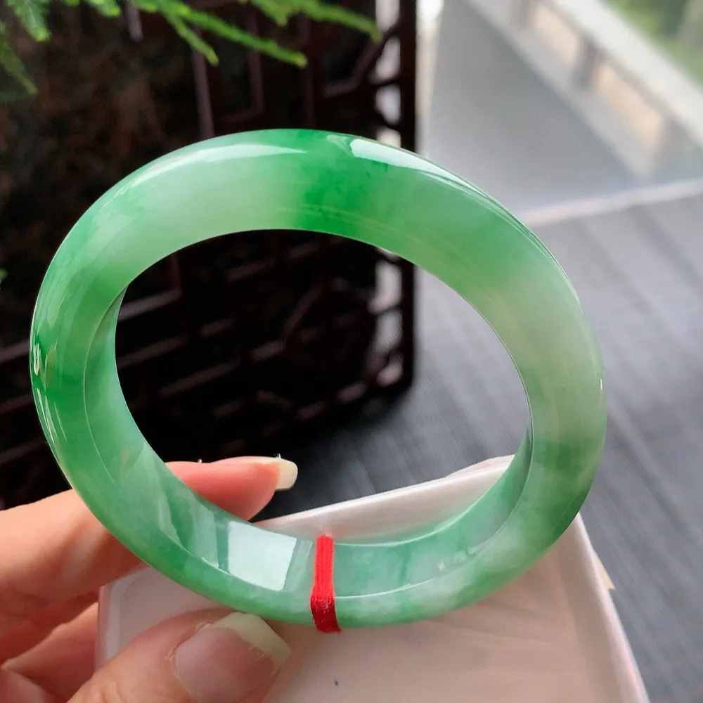 正圈冰糯翠绿 无瑕 尺寸:56.1/12.3/9 色好️️