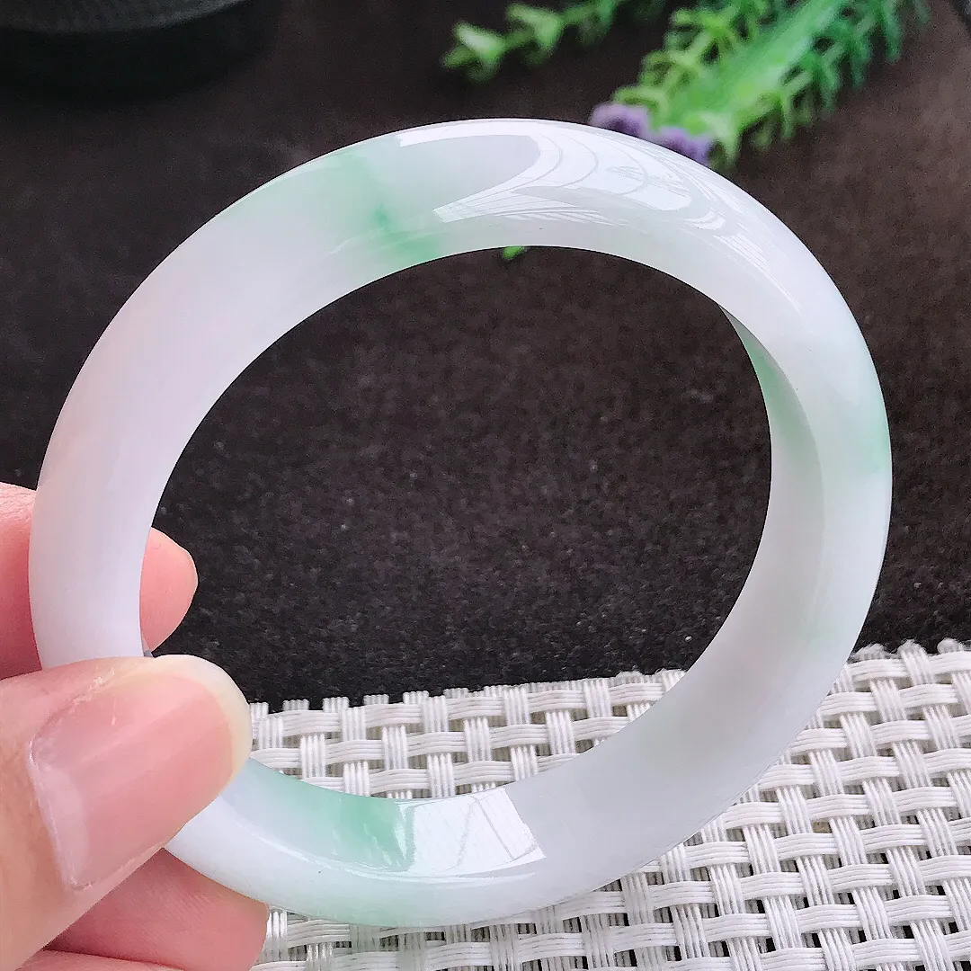 自然光56.5/12.6/8.1老坑冰润起胶白底青飘绿手镯宽边翡翠玉镯手环
