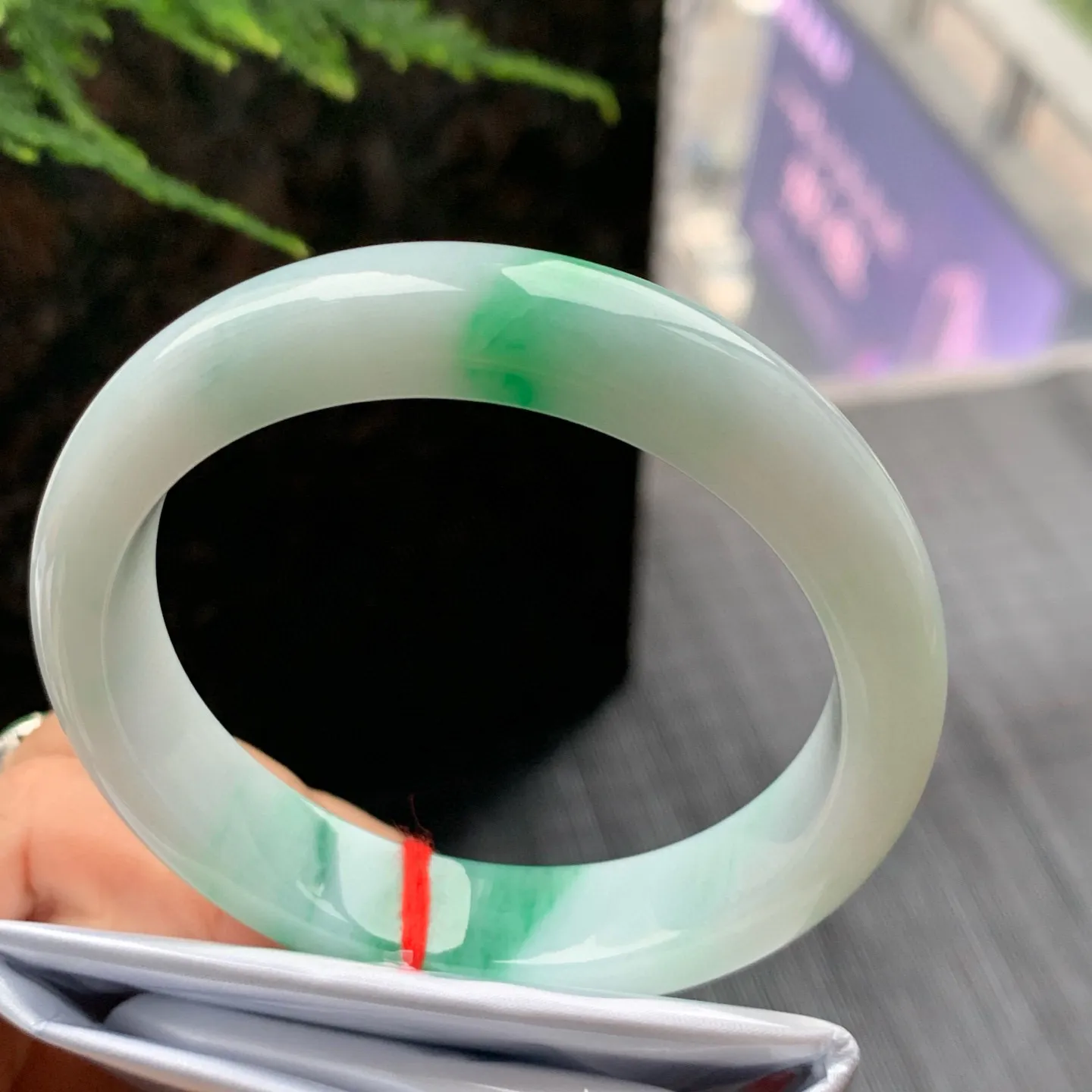 正圈冰糯阳绿 皮纹 尺寸:55.4/12.5/8.1 色好