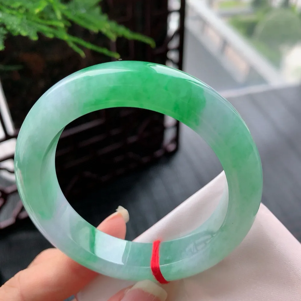 正圈冰糯阳绿 无纹裂 尺寸:53.7/12.8/9.9 色好