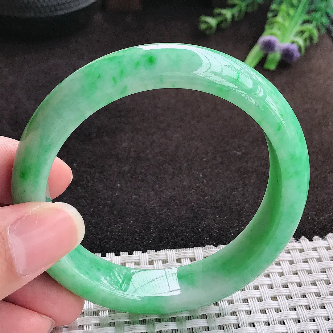 自然光57.5/13.7/8.6老坑精美温润满绿阳绿手镯宽边翡翠玉镯手环