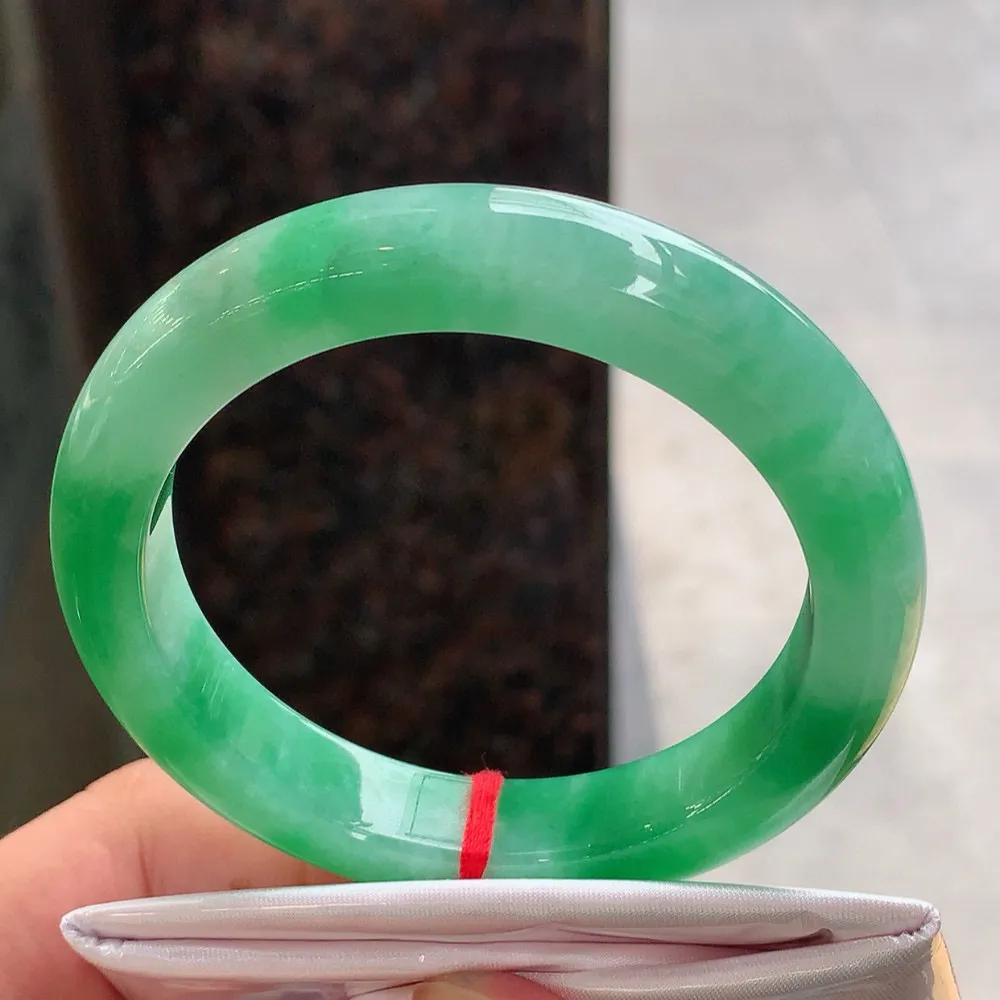 正圈满圈翠绿 无瑕 尺寸:57.4/11.4/9.4色好
