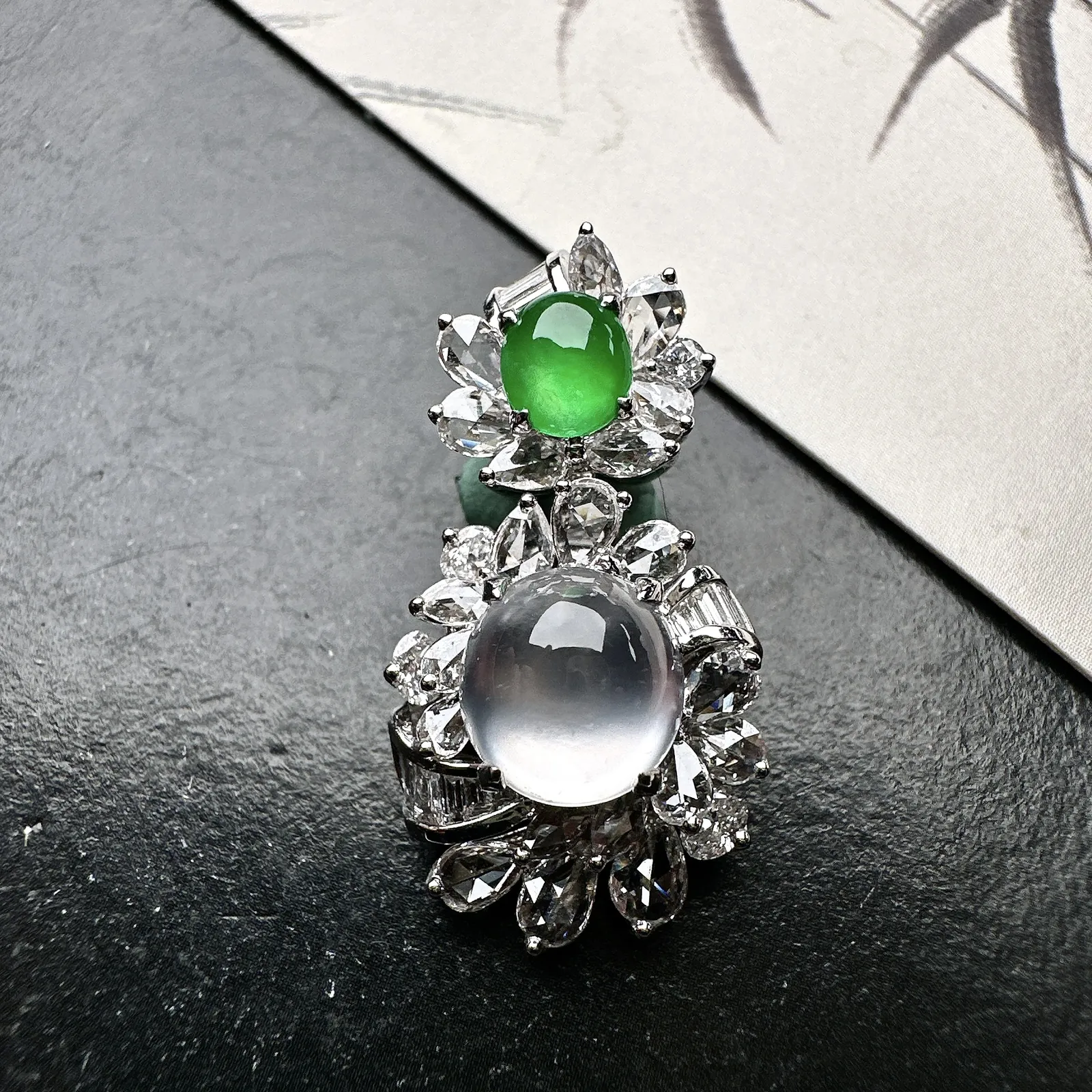 【玻璃种蛋面吊坠】种地上乘，冰感十足，通透起光，饱满圆润，18k金钻镶嵌，裸石尺寸8*7.6*5毫米