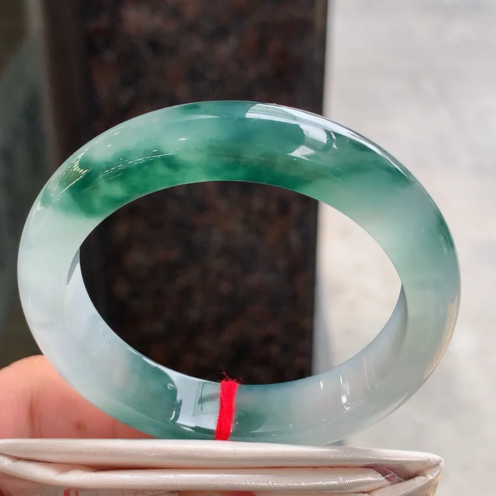 正圈高冰飘花 无瑕 尺寸:55.1/12.7/8.7 花美 种水好