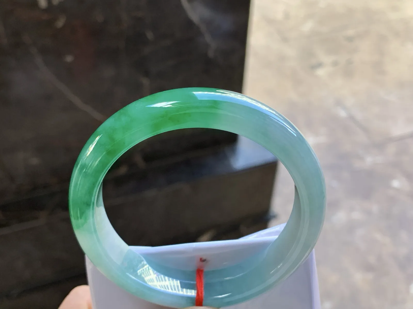 59-14-8.8

浓绿色手镯^_^颜色鲜艳 玉质温润