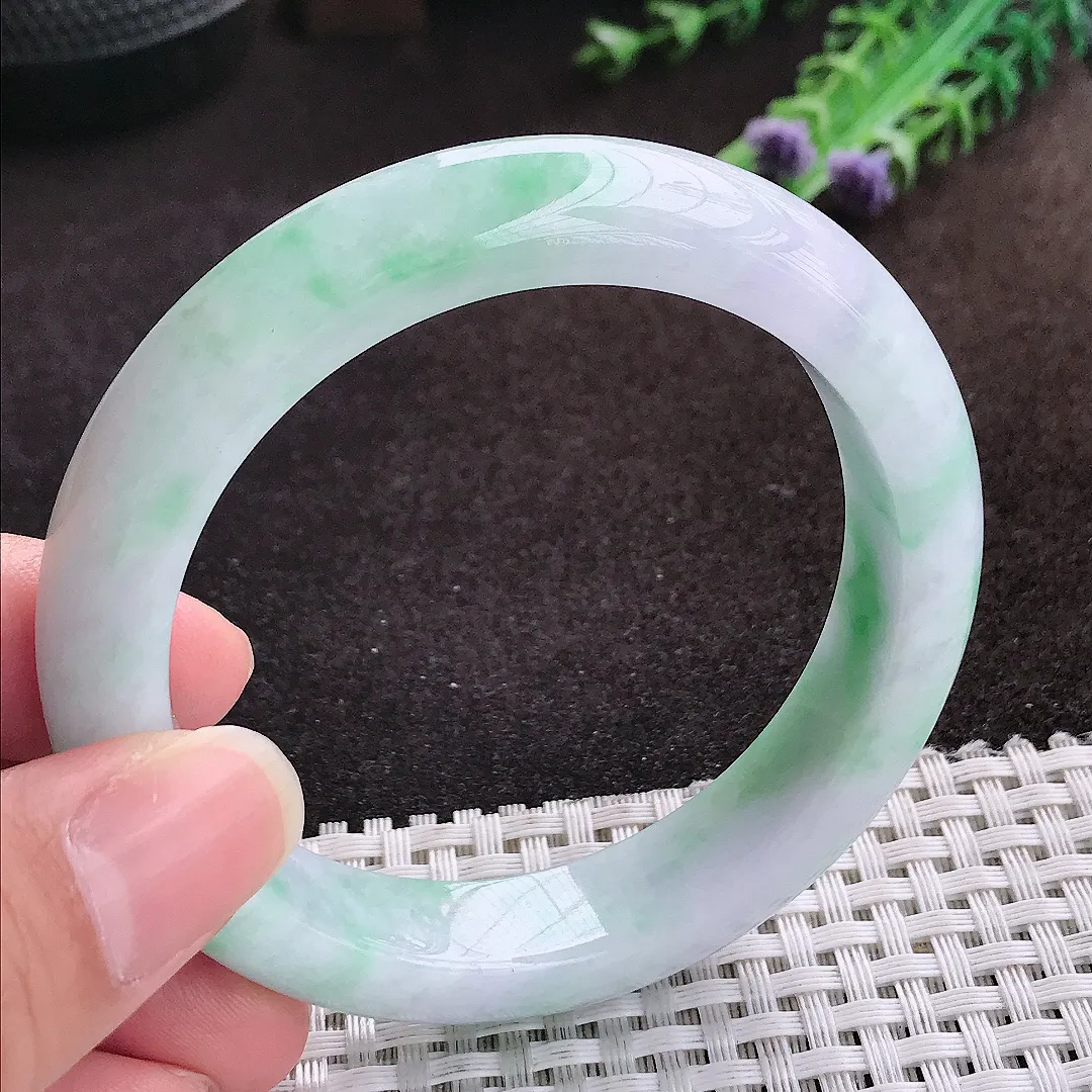 自然光55.5/12.5/9老坑精美冰润飘绿手镯宽边翡翠玉镯手环