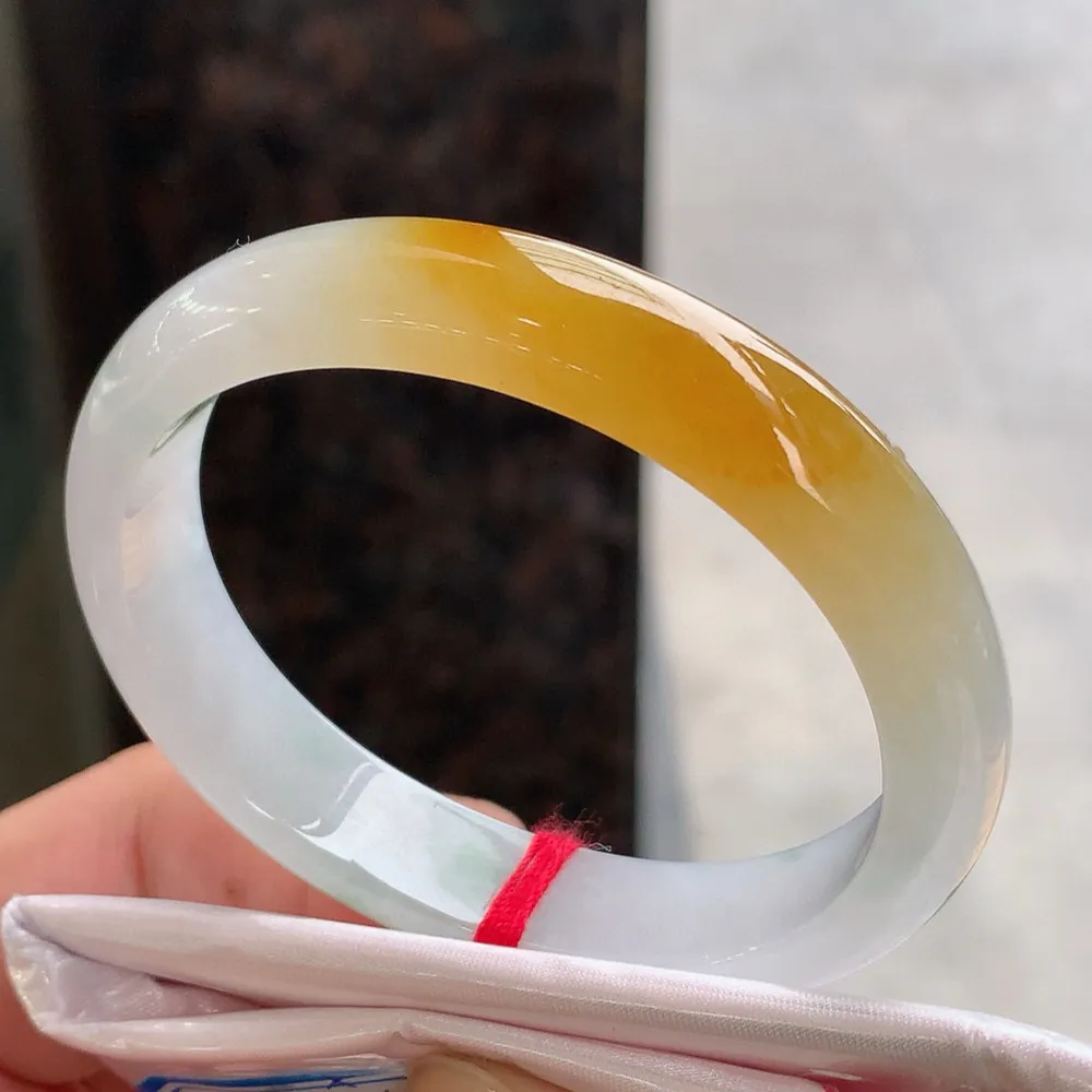 贵妃高冰黄翡飘花 无瑕 尺寸:55.1/46.4/11.5/7.2 种色俱佳