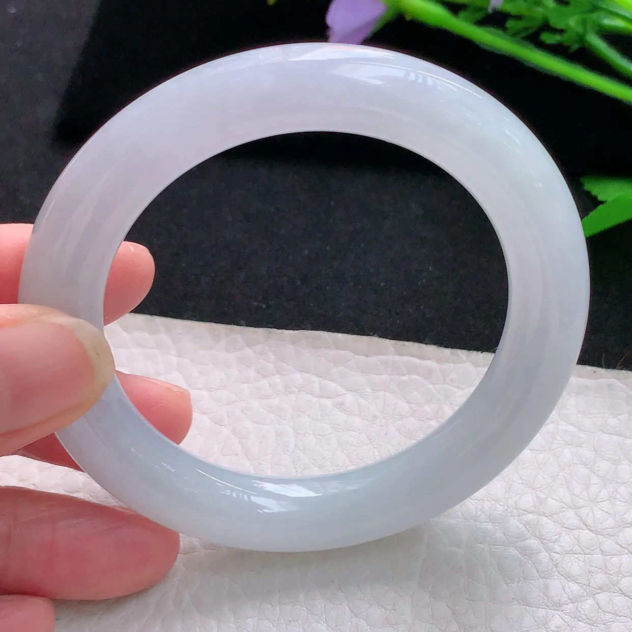 xh自然光54*10.2*10.5美人镯 天然缅甸翡翠冰润白月光圆条珠宝玉手镯