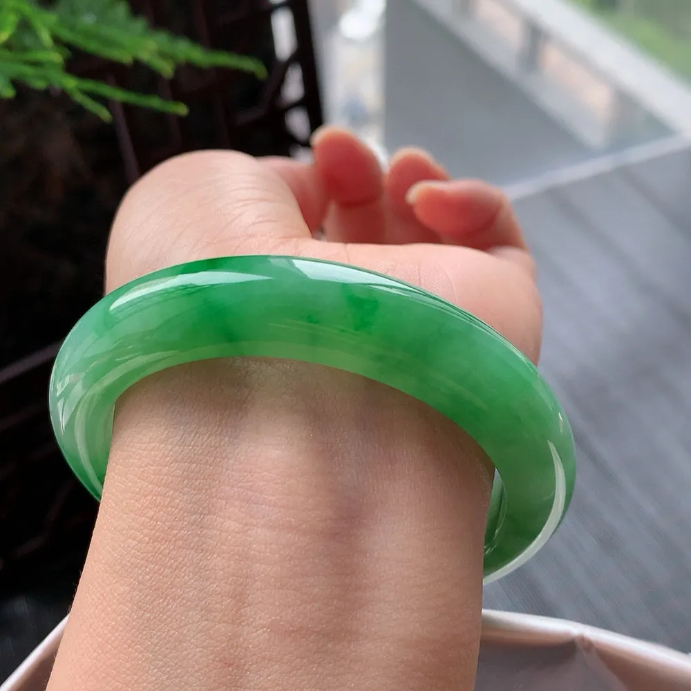 正圈冰糯翠绿 无瑕 尺寸:56.1/12.3/9 色好️️