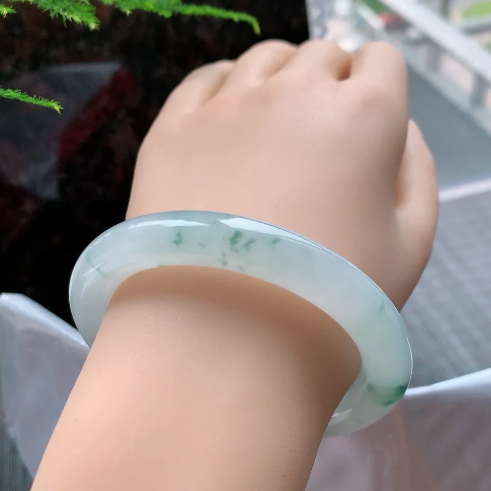 圆条高冰飘花 无瑕 尺寸:57.4/10.7 花美 种水好