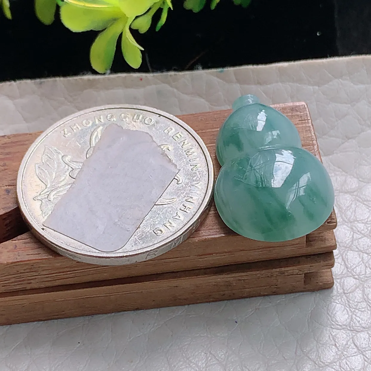 lz自然光22.8*14.6*6天然缅甸翡翠冰飘花饱满葫芦 玉葫芦玉吊坠