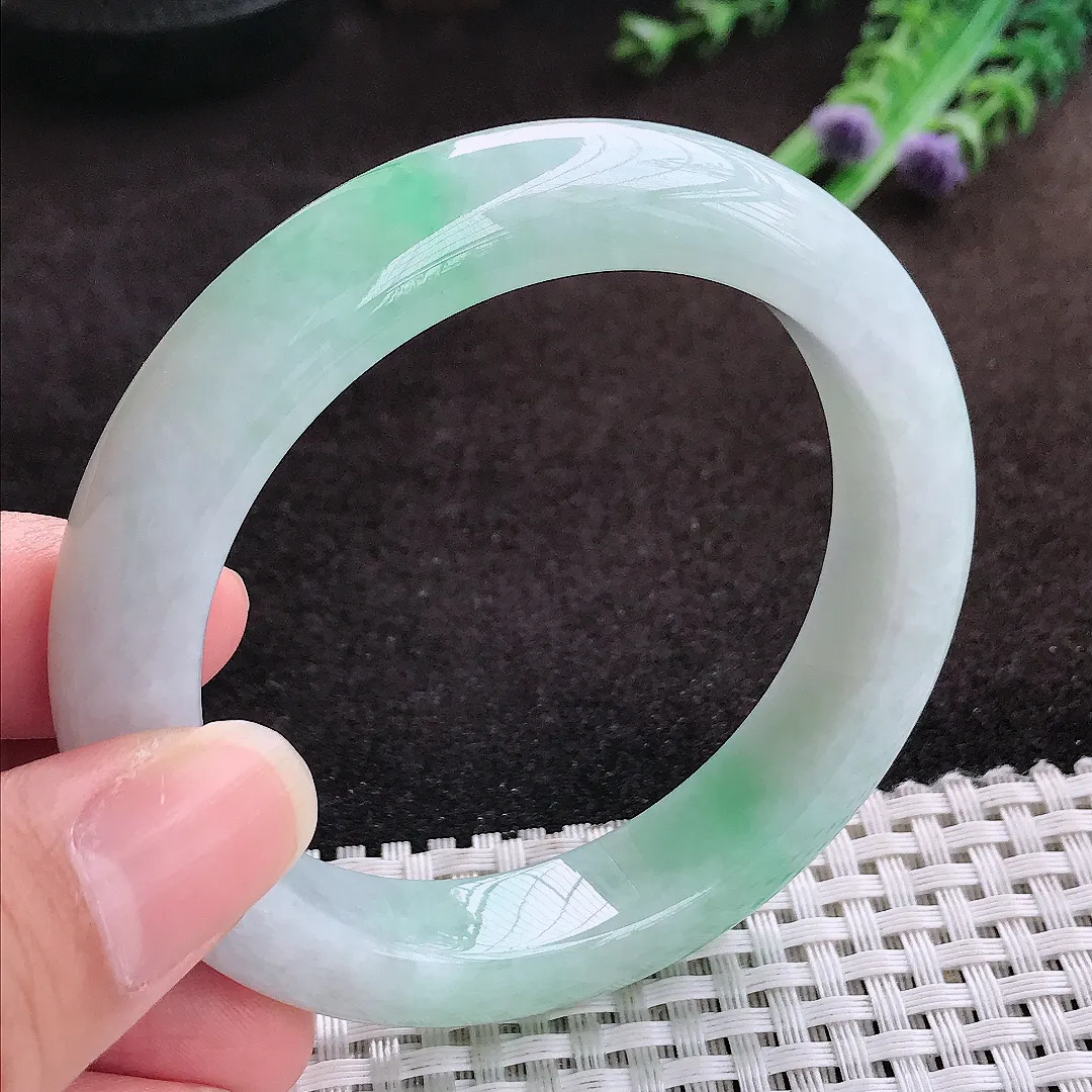 自然光55.5/12.5/9.2老坑温润飘绿手镯宽边翡翠玉镯手环