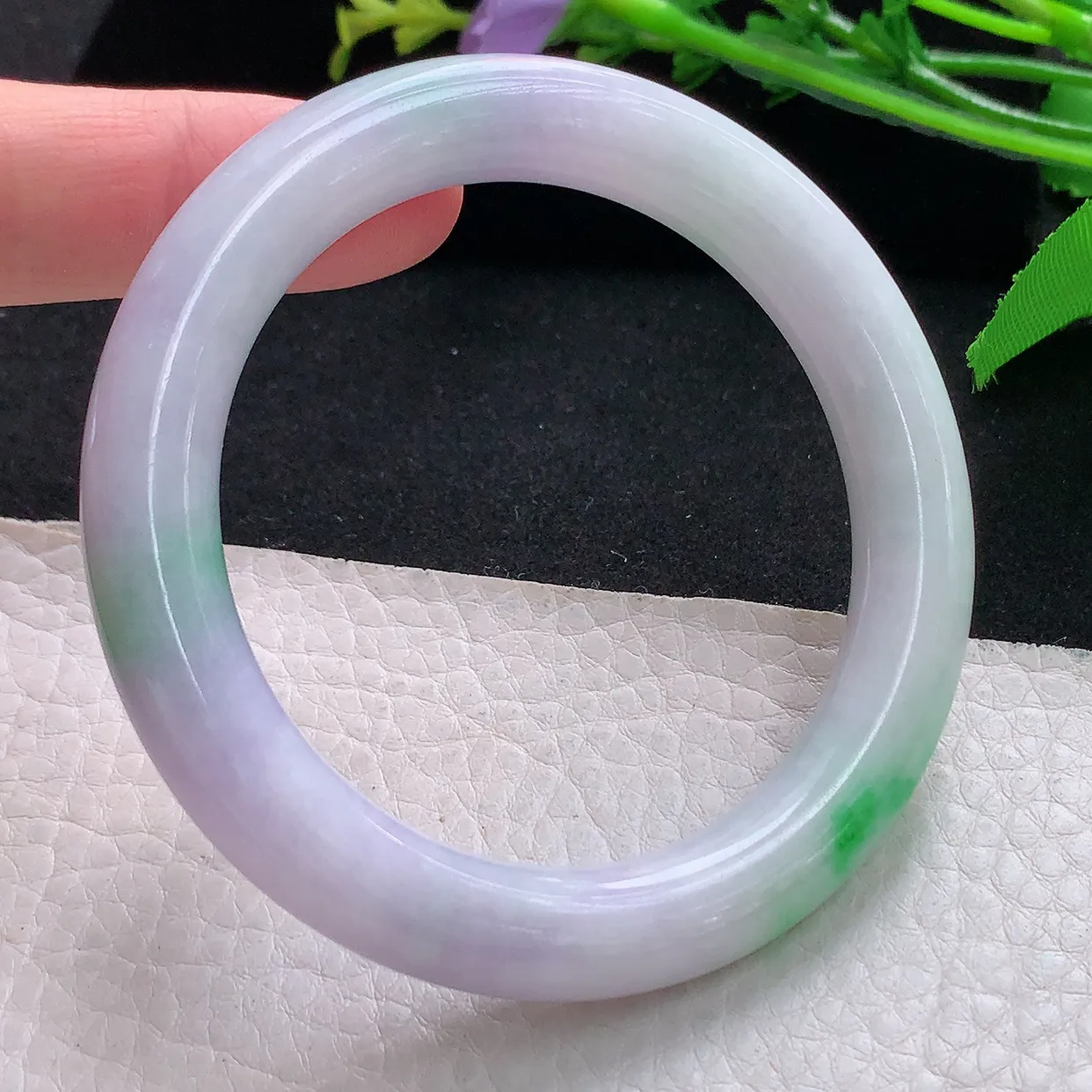 yh自然光55*9.5美人镯 天然缅甸翡翠春带彩圆条珠宝玉手镯 玉手环