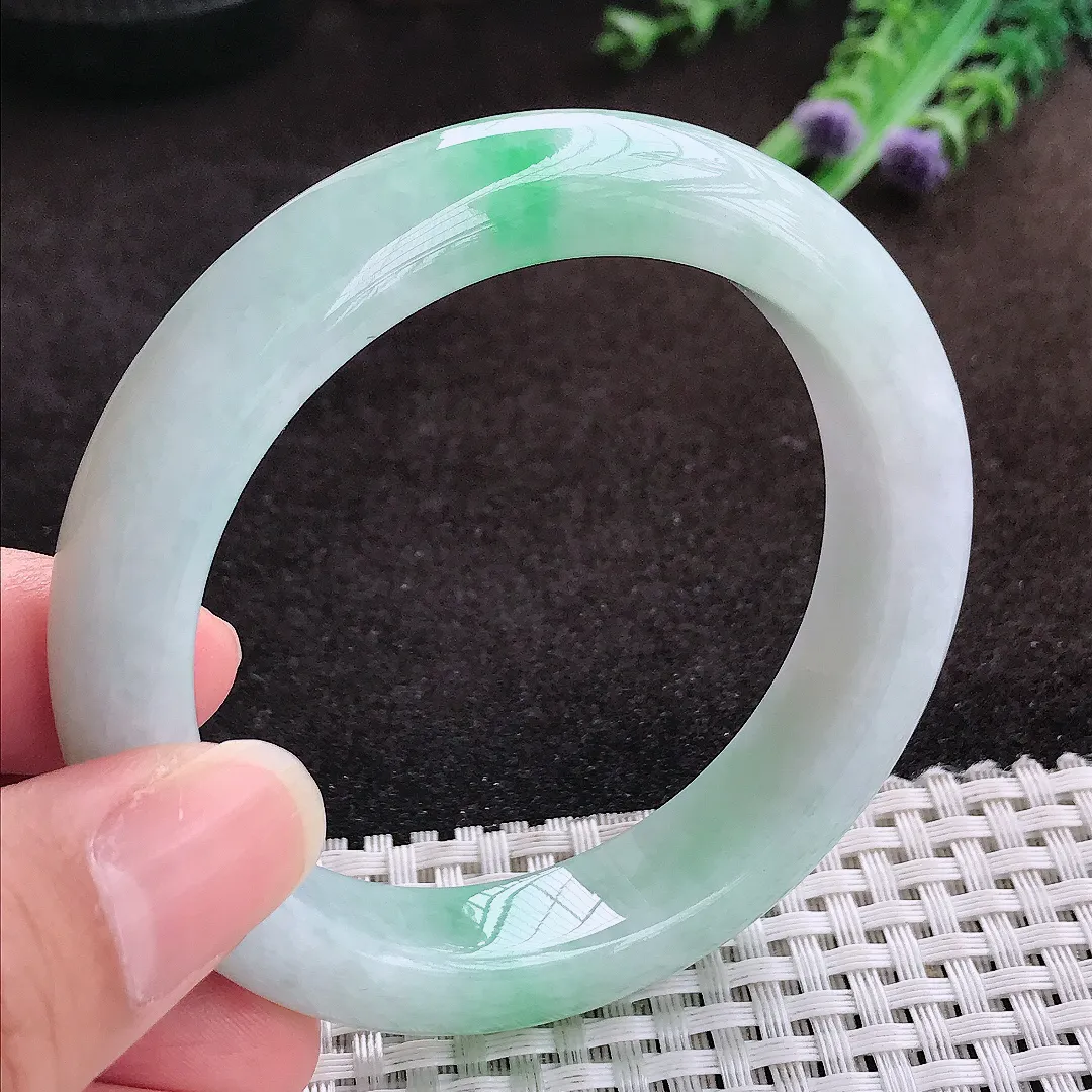 自然光55.5/12.5/9.2老坑温润飘绿手镯宽边翡翠玉镯手环