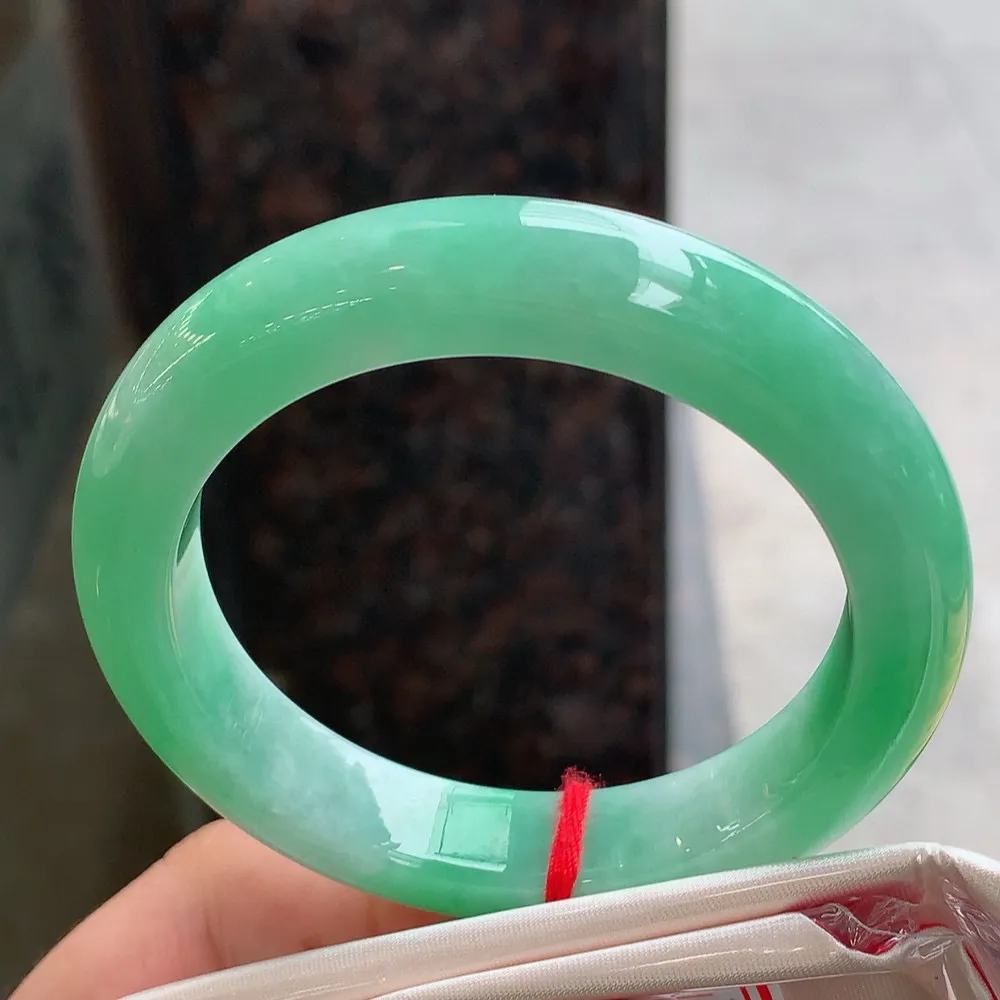 正圈满色翠绿 无瑕 尺寸:55.4/11.8/9.5 色好