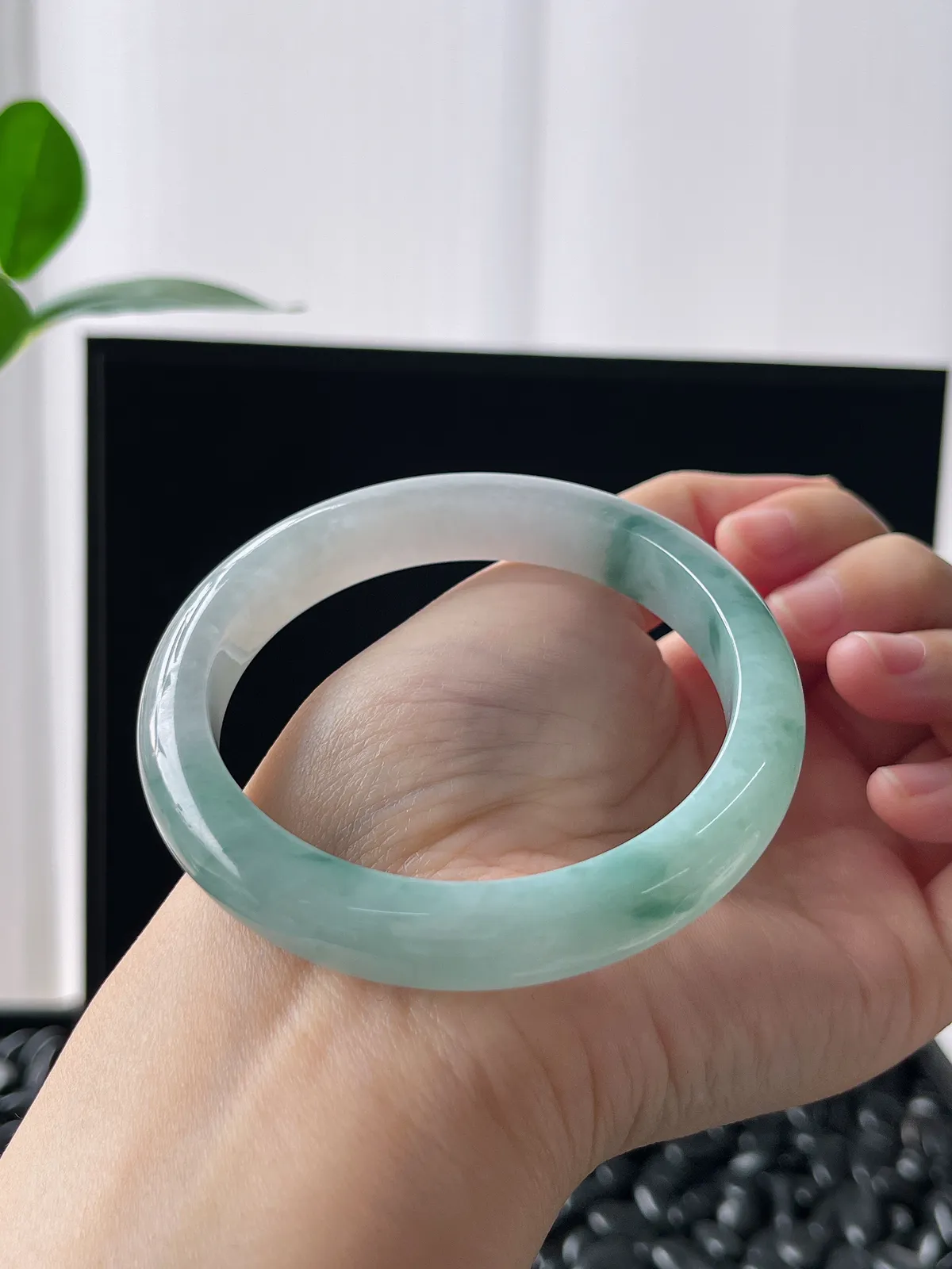 正圈56.3圈口，翡翠细糯化种飘花手镯