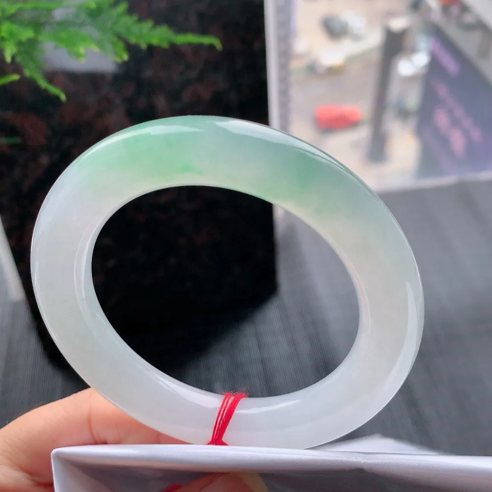 圆条高冰阳绿 无瑕 尺寸:58.7/12.7 种色俱佳