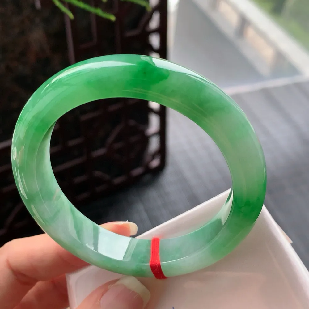 正圈冰糯翠绿 无瑕 尺寸:56.1/12.3/9 色好️️