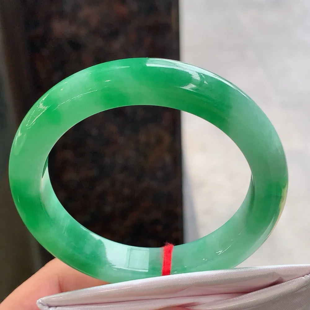 正圈满圈翠绿 无瑕 尺寸:57.4/11.4/9.4色好