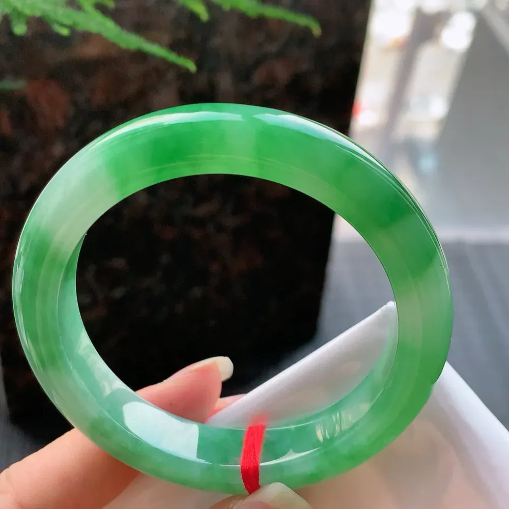 正圈高冰阳绿 无瑕 尺寸:54.8/12.2/8.9 种色俱佳🥰🥰