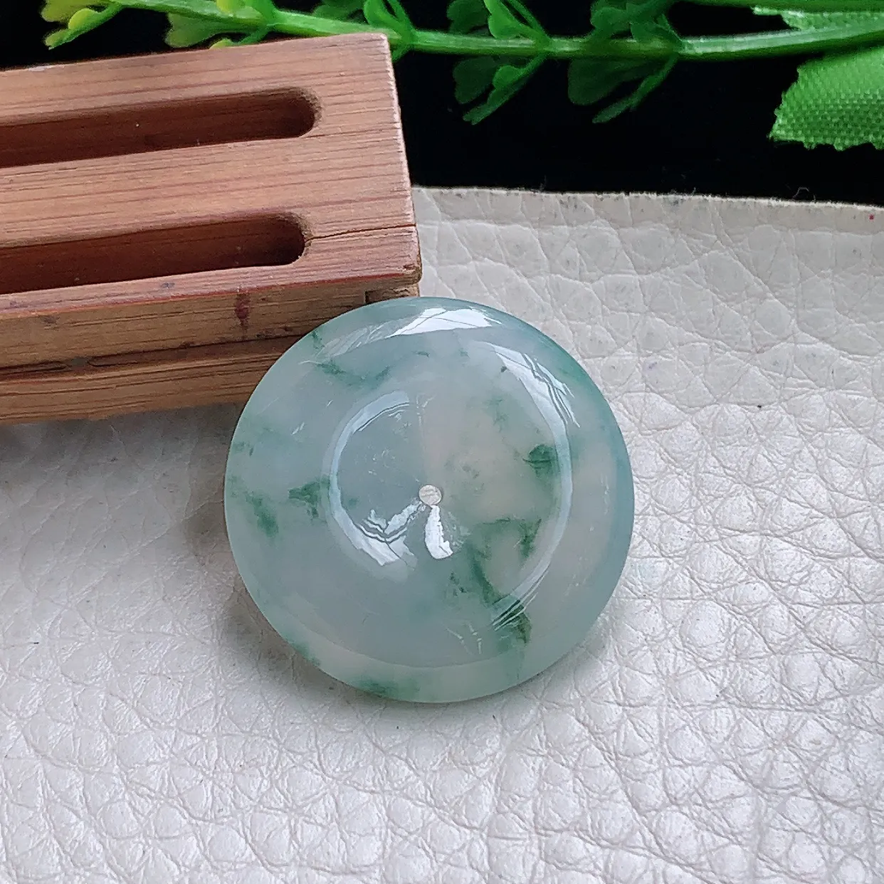 gp自然光27.6*6天然缅甸翡翠冰胶饱满飘花平安扣 玉扣玉吊坠