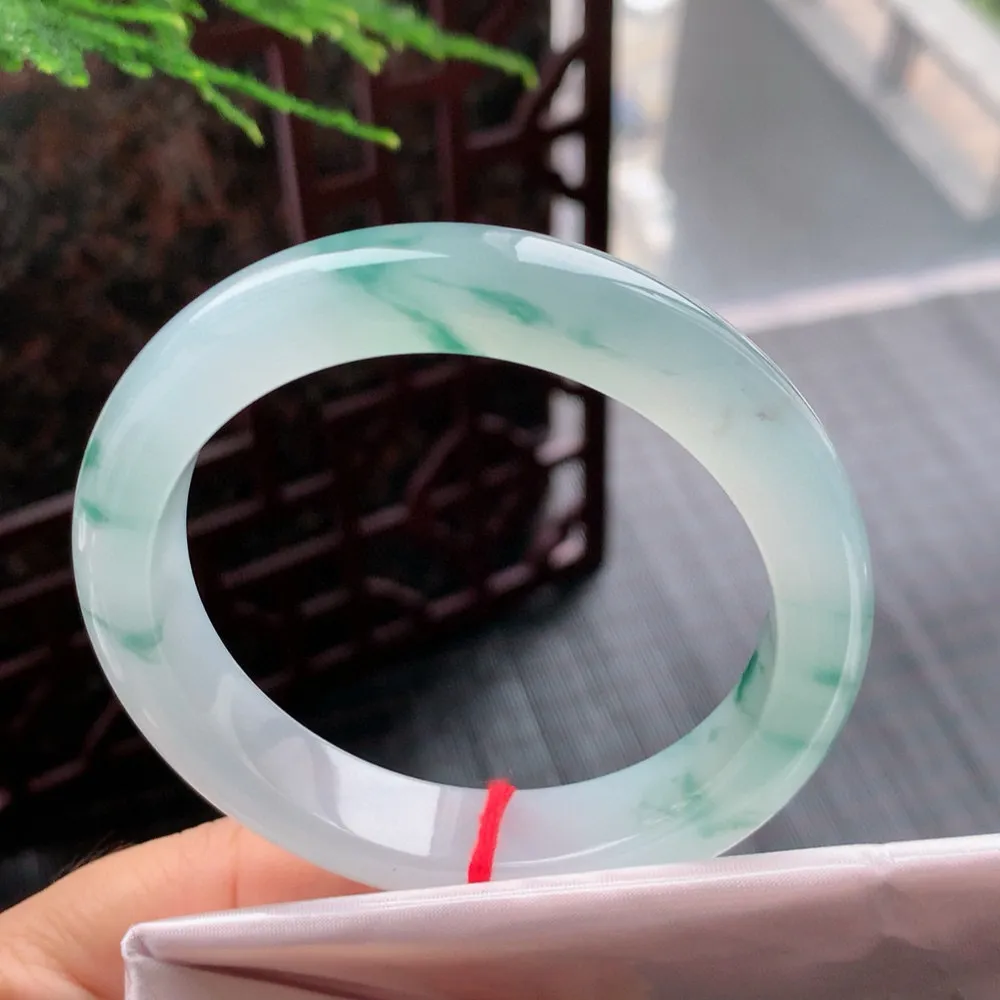 正圈冰波飘花 无瑕 尺寸:57.5/12.4/8.8 花美 种水好