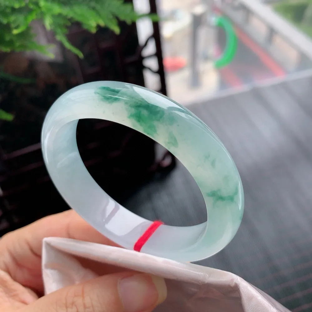 贵妃高冰飘花 无瑕 尺寸:56.1/48.2/13.2/8.2 花美 种水好