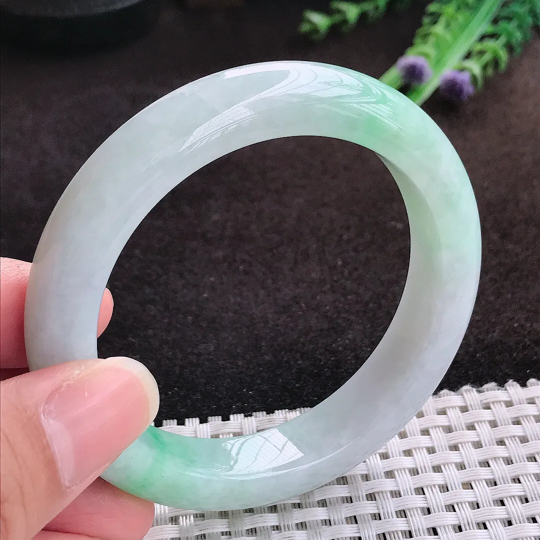 自然光55.5/12.5/9.2老坑温润飘绿手镯宽边翡翠玉镯手环