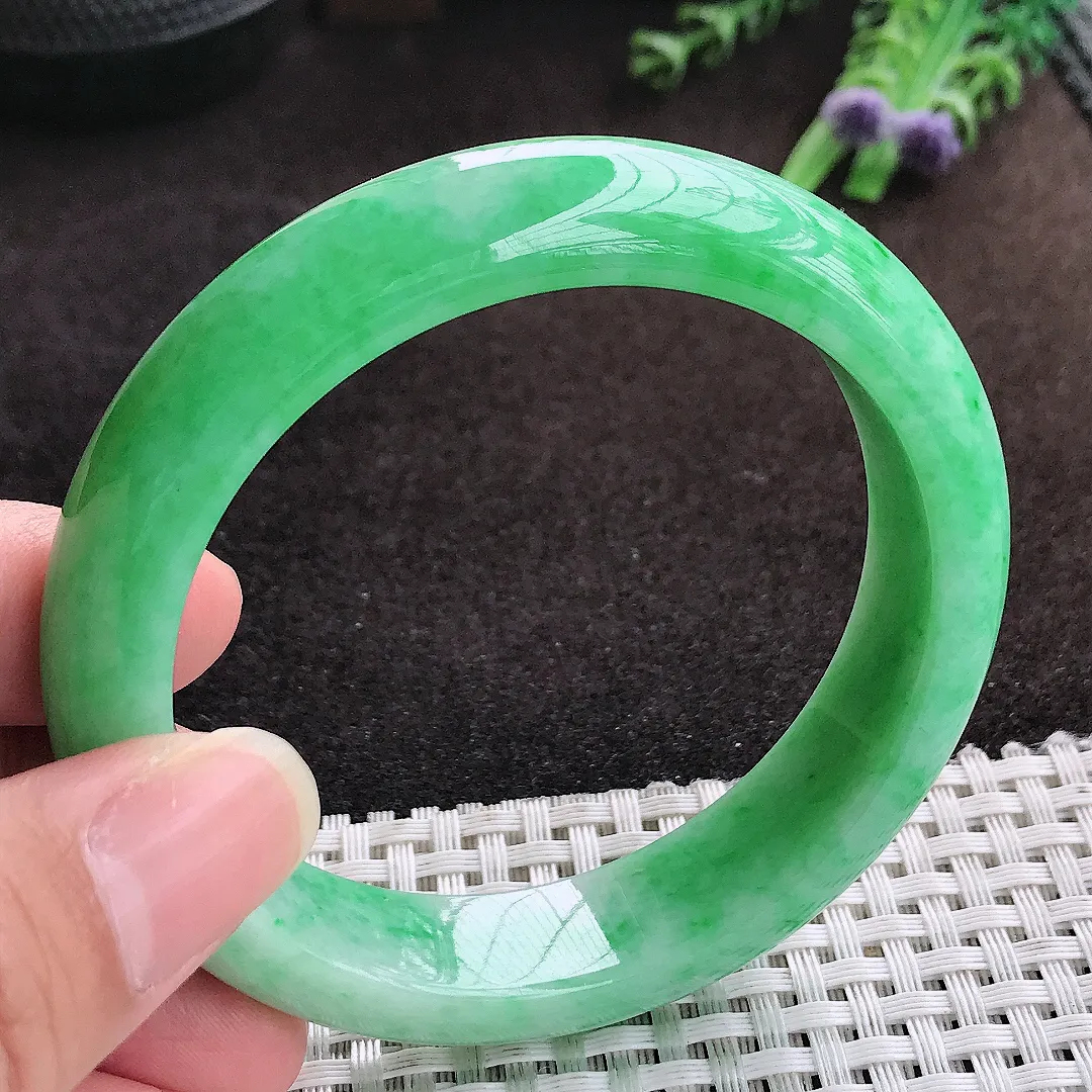 自然光57.5/13.7/8.6老坑精美温润满绿阳绿手镯宽边翡翠玉镯手环