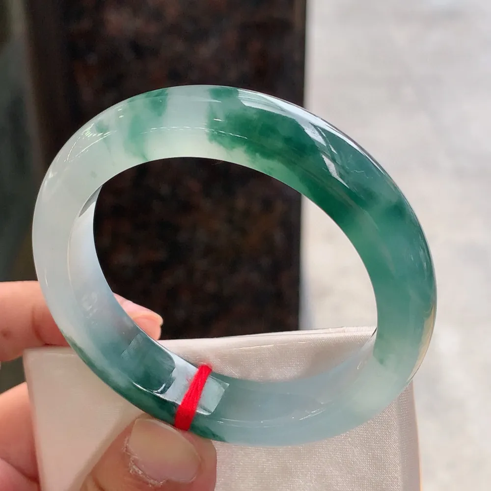 正圈高冰飘花 无瑕 尺寸:55.1/12.7/8.7 花美 种水好